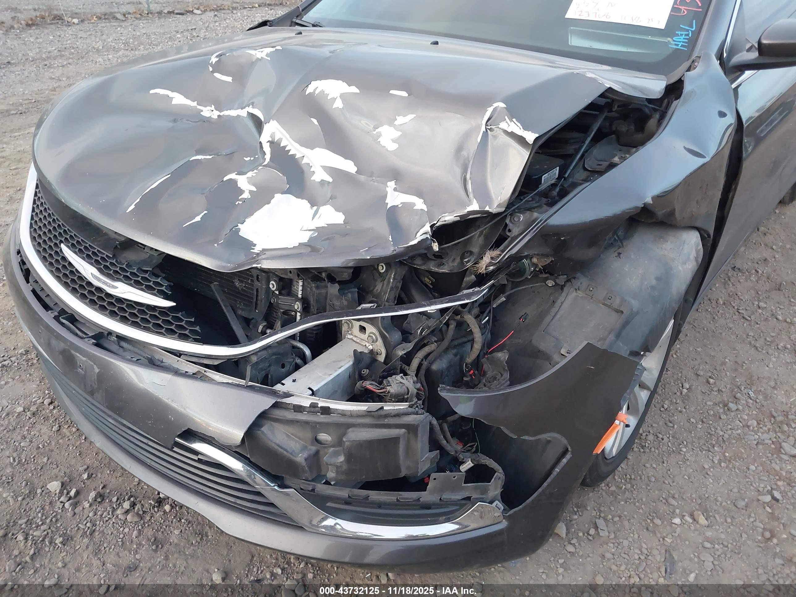 CHRYSLER 200 image 6
