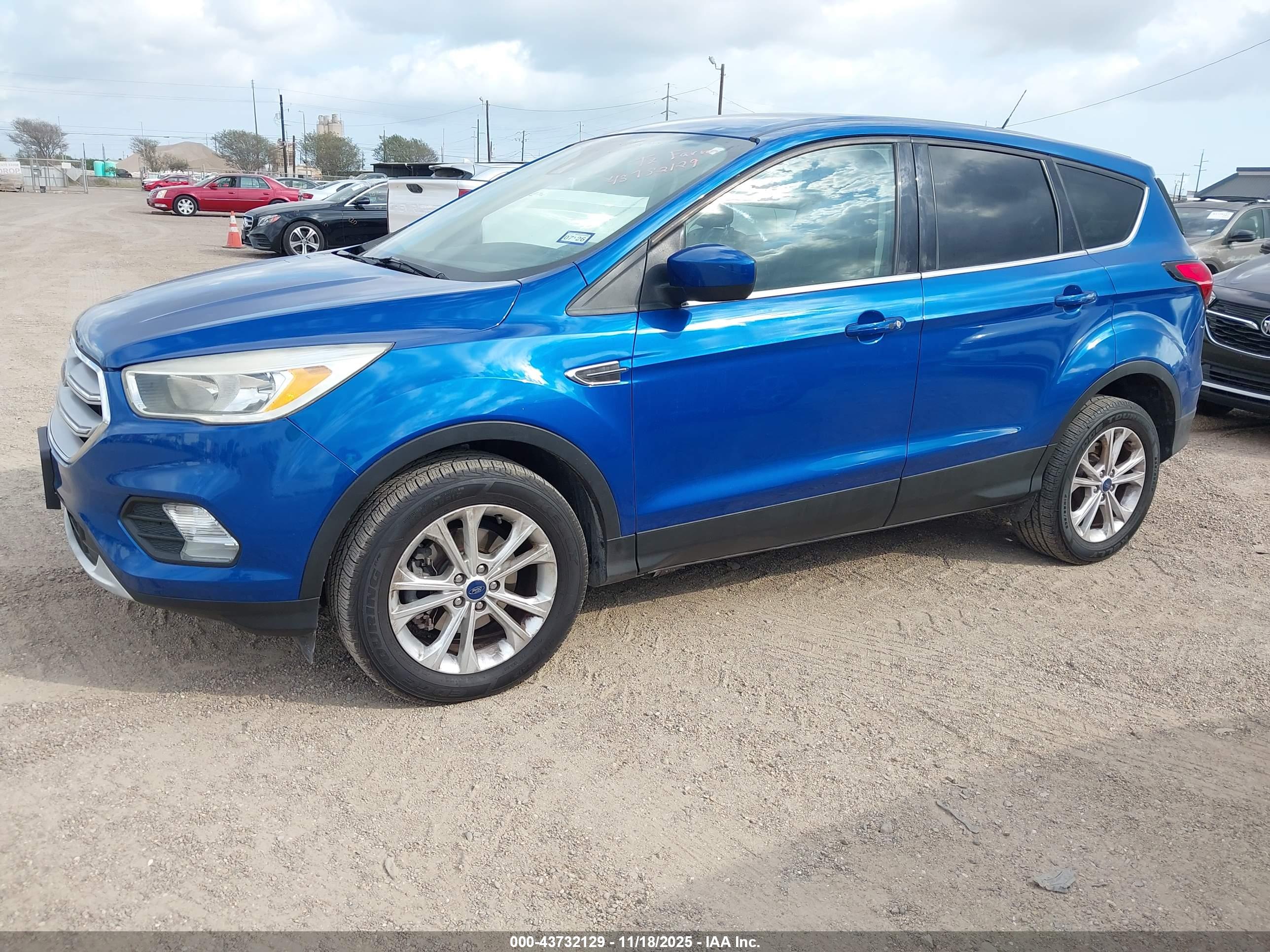 FORD ESCAPE image 2