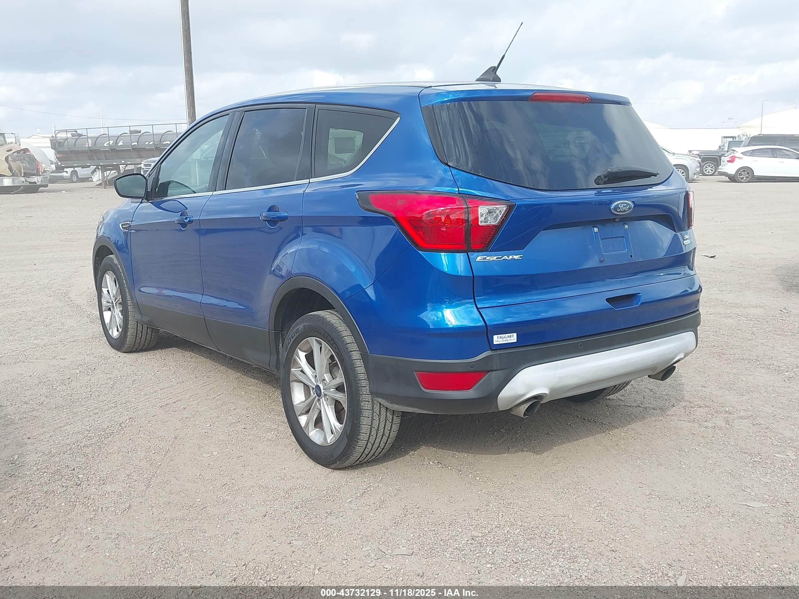 FORD ESCAPE image 3