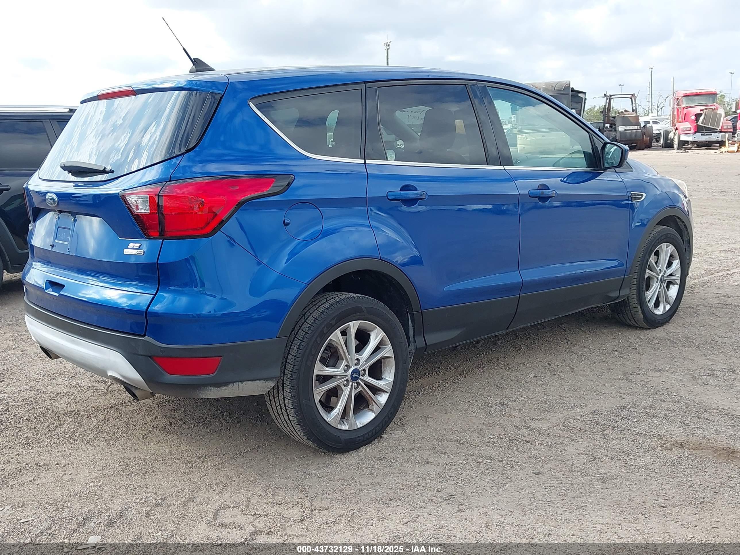 FORD ESCAPE image 4