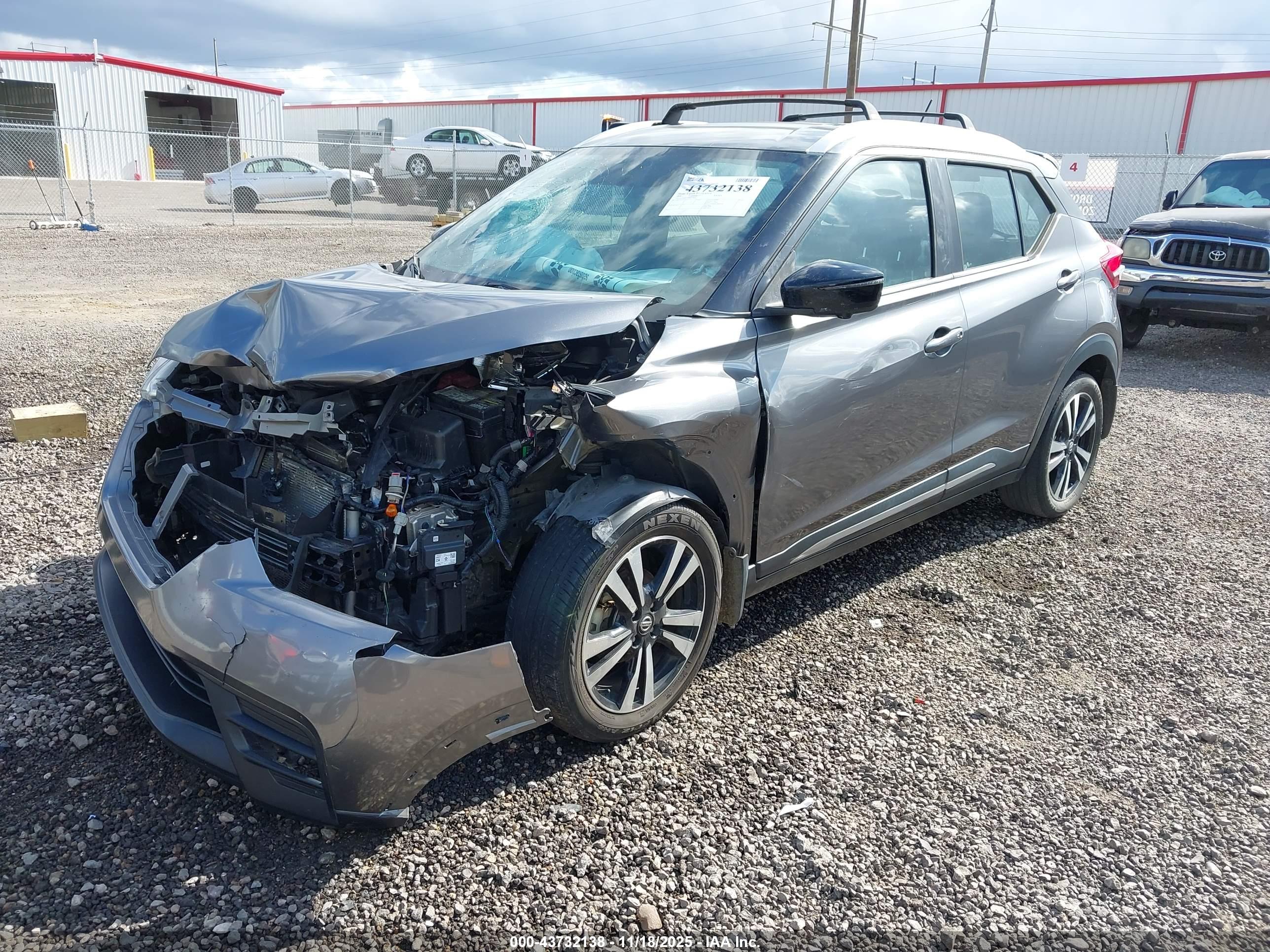 NISSAN KICKS image 2