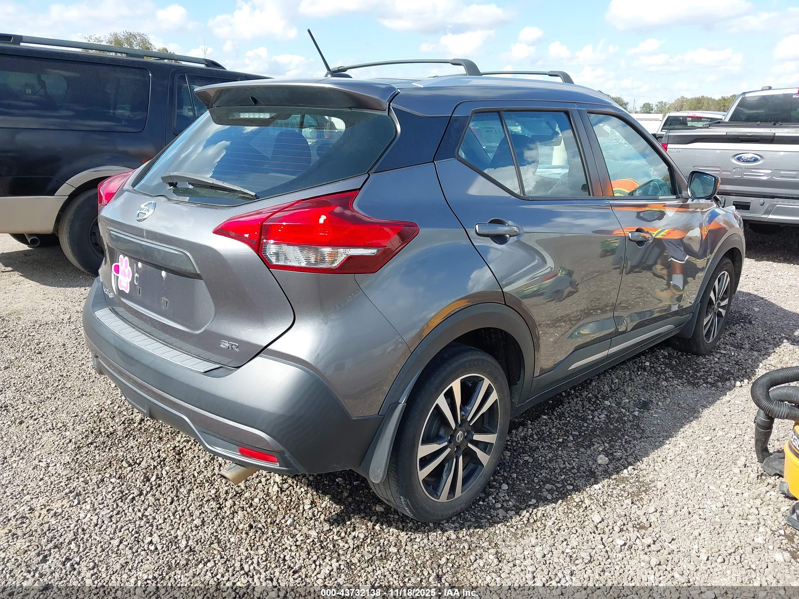 NISSAN KICKS image 4