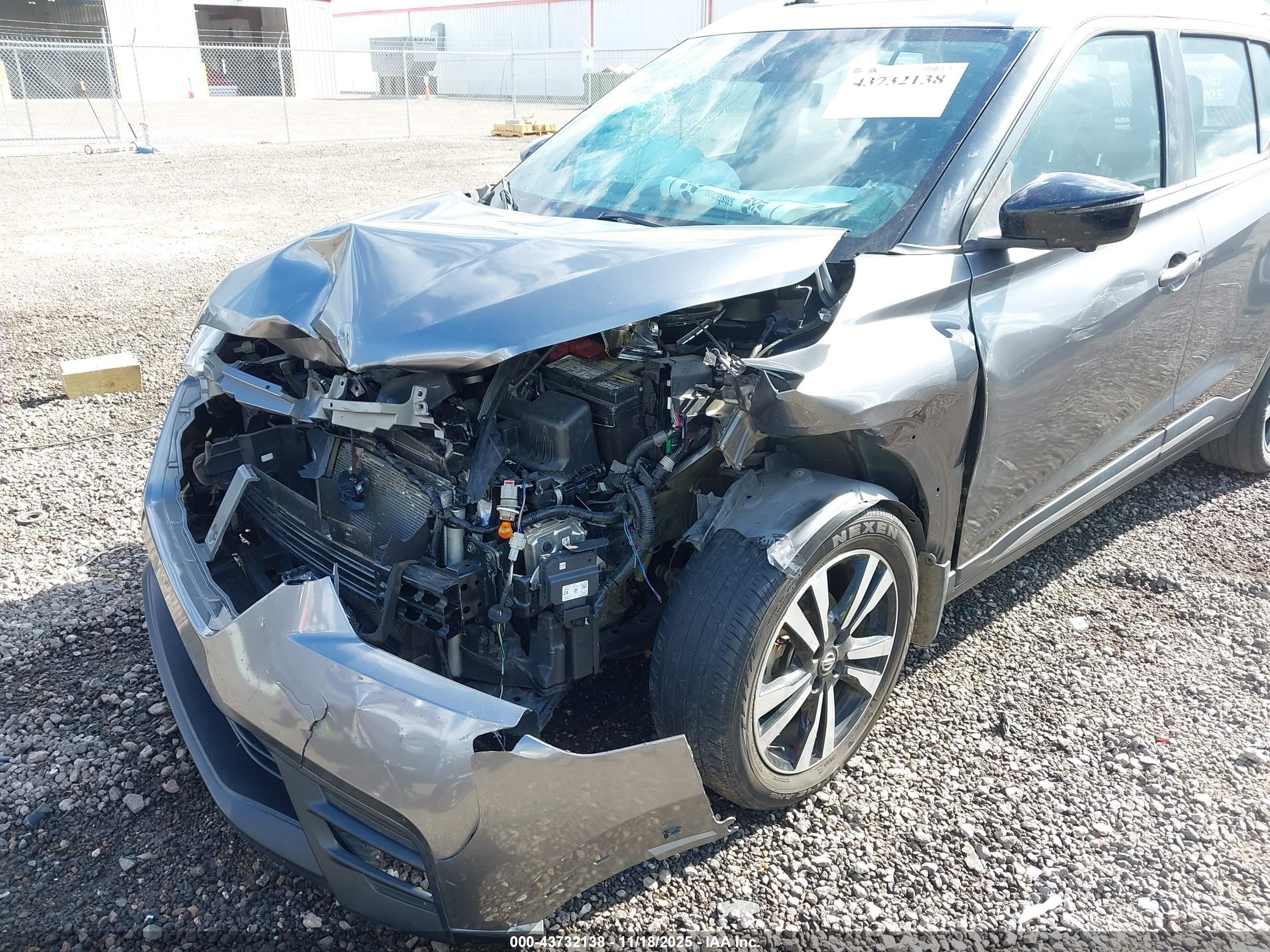 NISSAN KICKS image 6