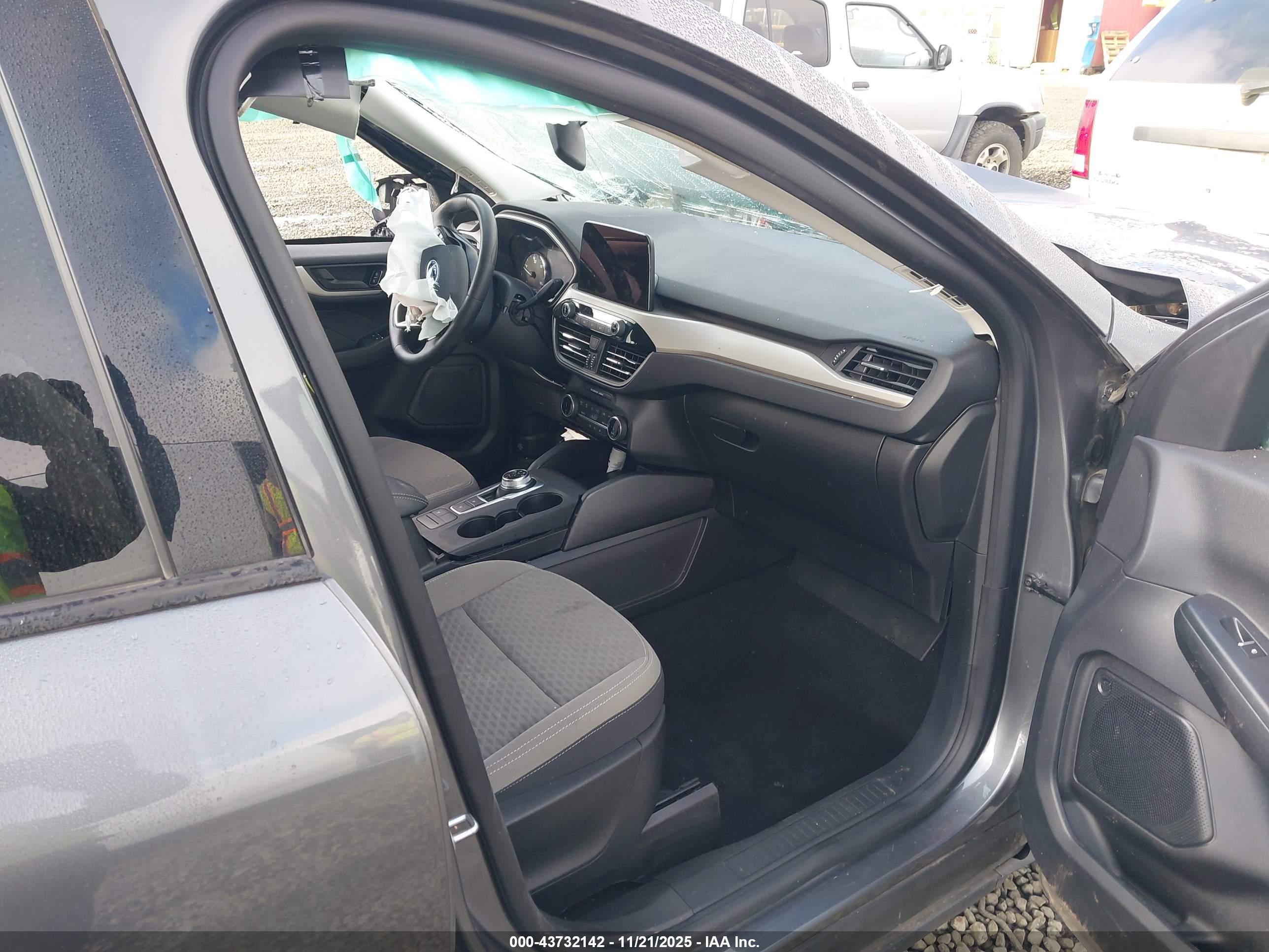 FORD ESCAPE image 5