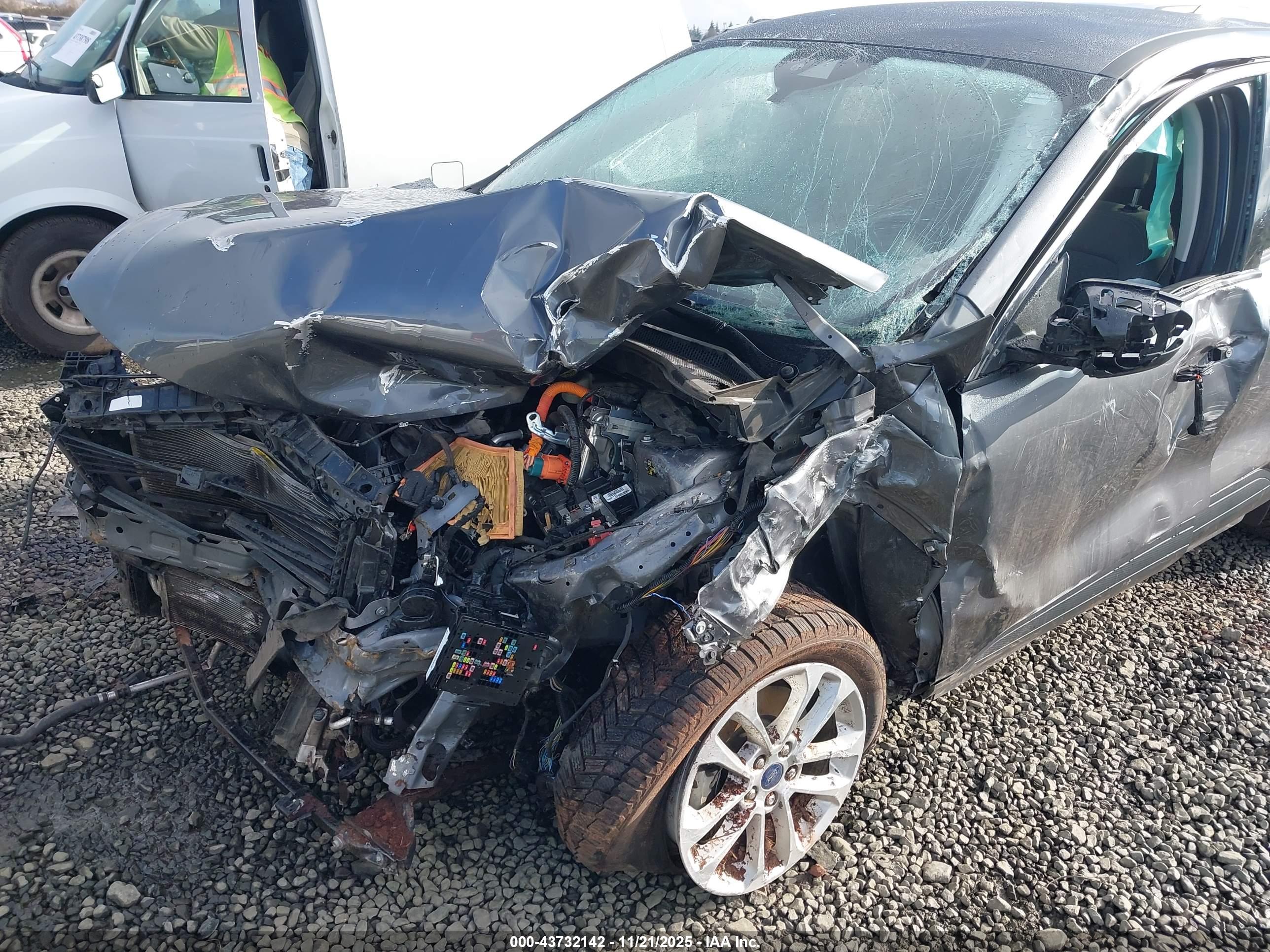 FORD ESCAPE image 6