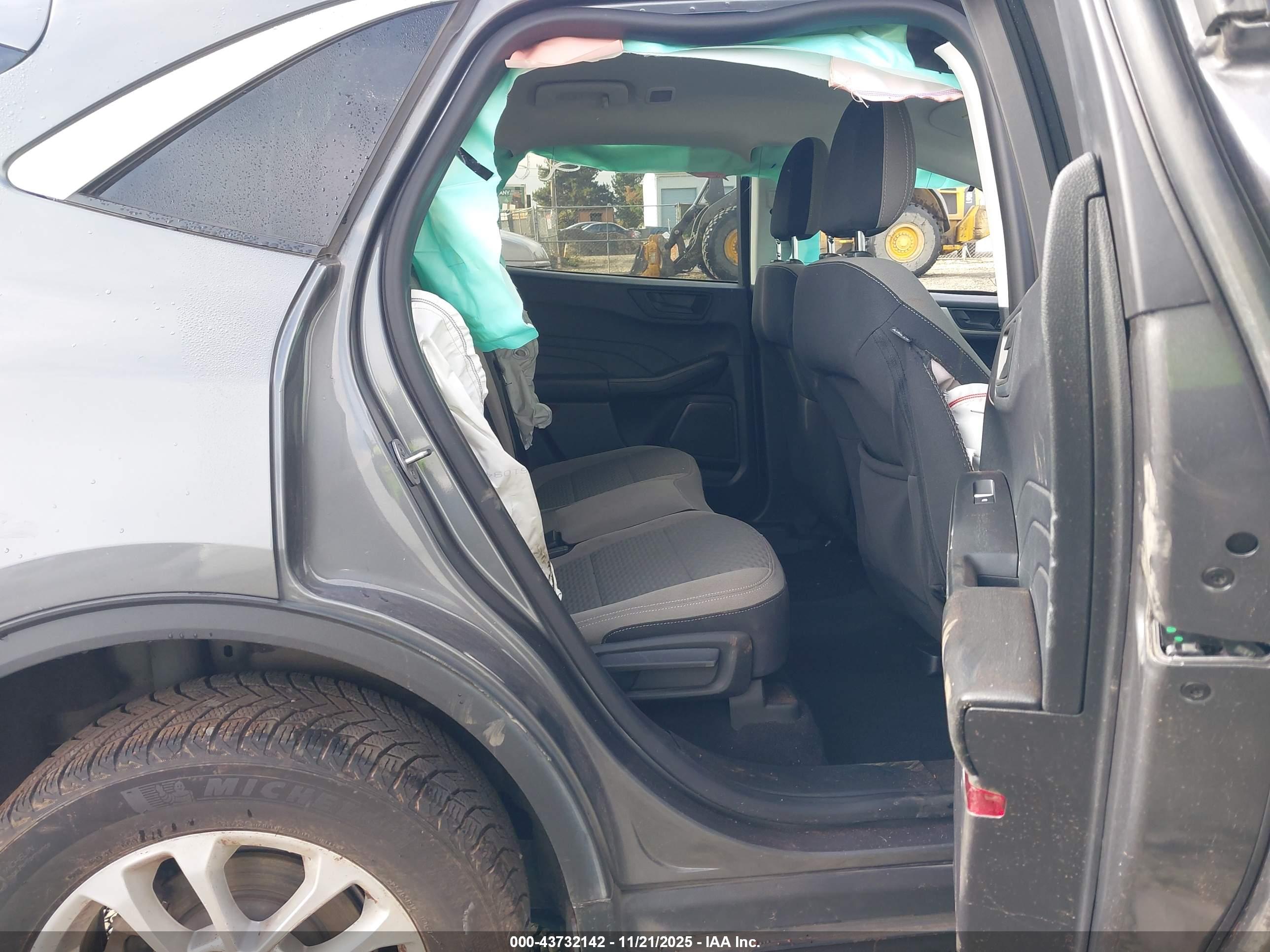FORD ESCAPE image 8