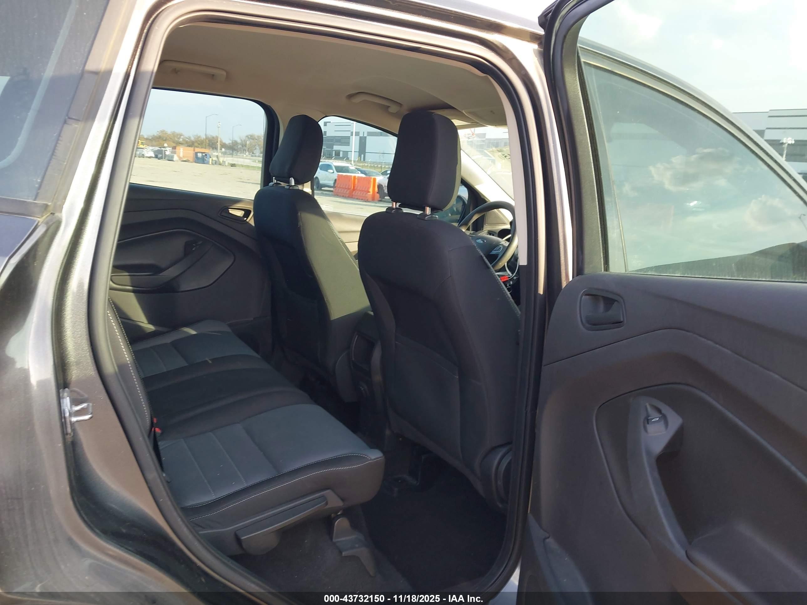FORD ESCAPE image 8