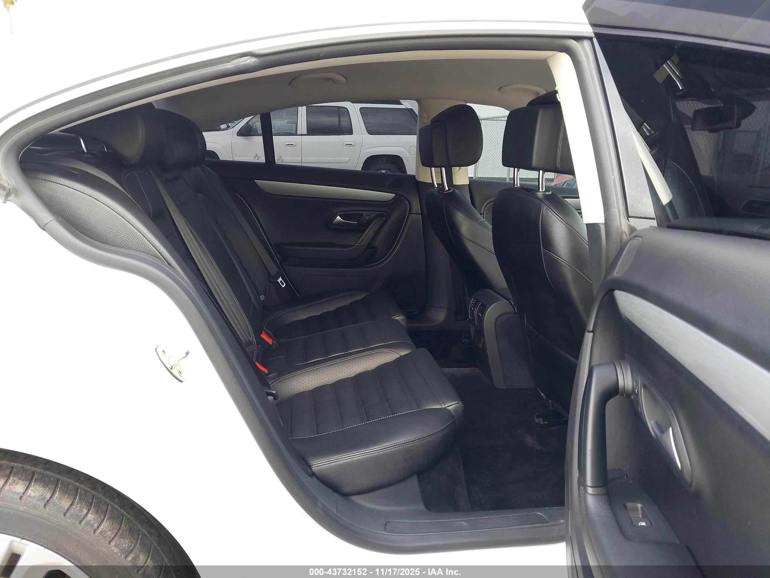 VOLKSWAGEN CC image 8
