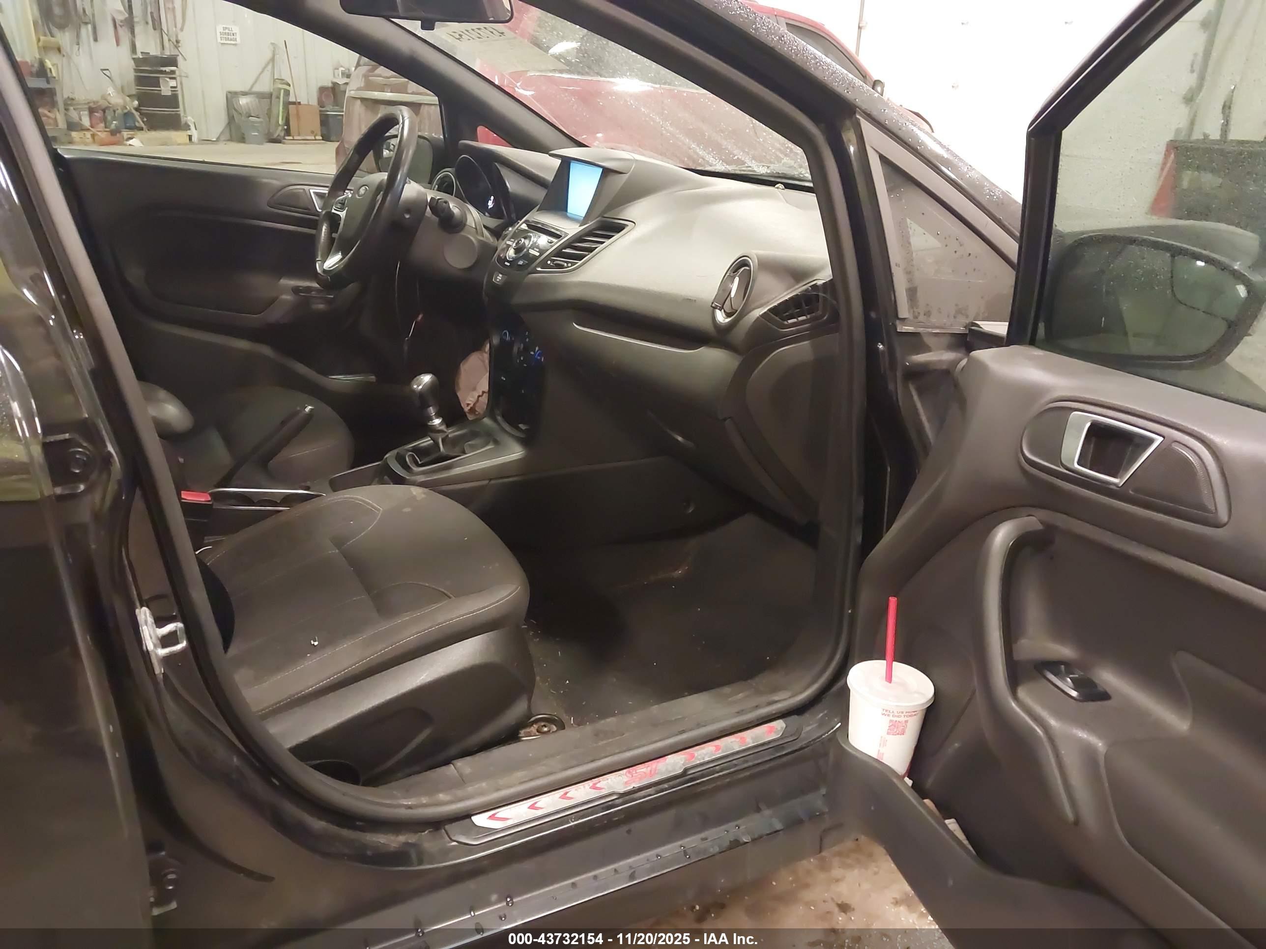 FORD FIESTA image 5