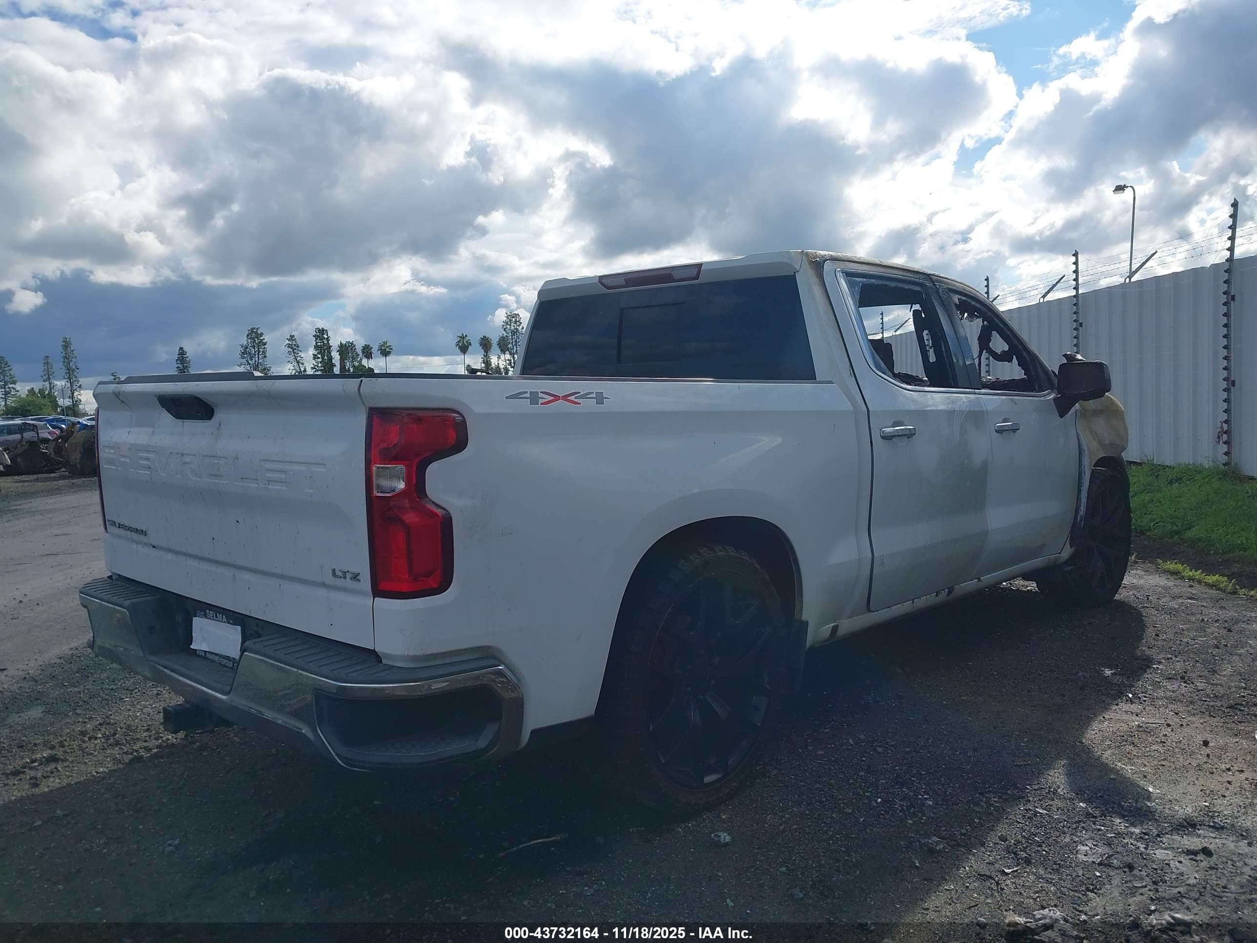 CHEVROLET SILVERADO image 4