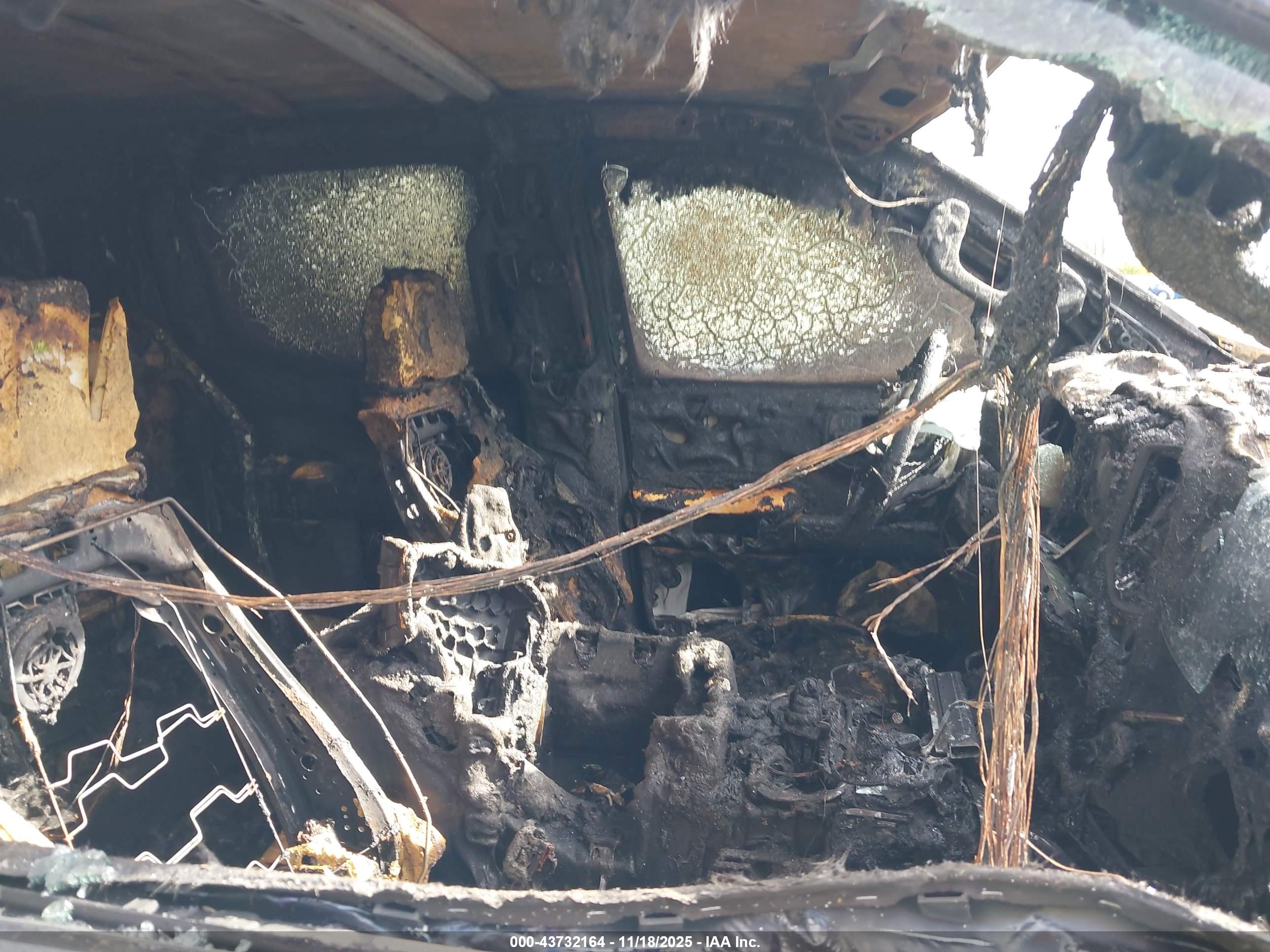 CHEVROLET SILVERADO image 5