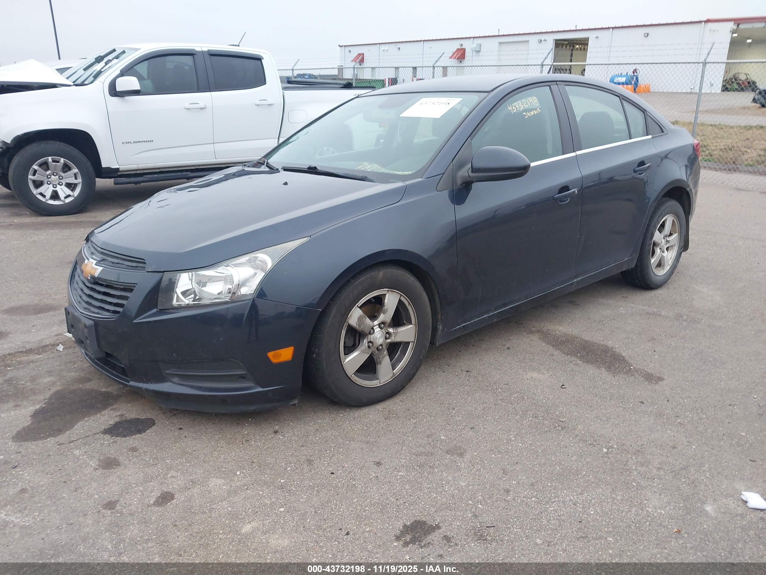 CHEVROLET CRUZE image 2