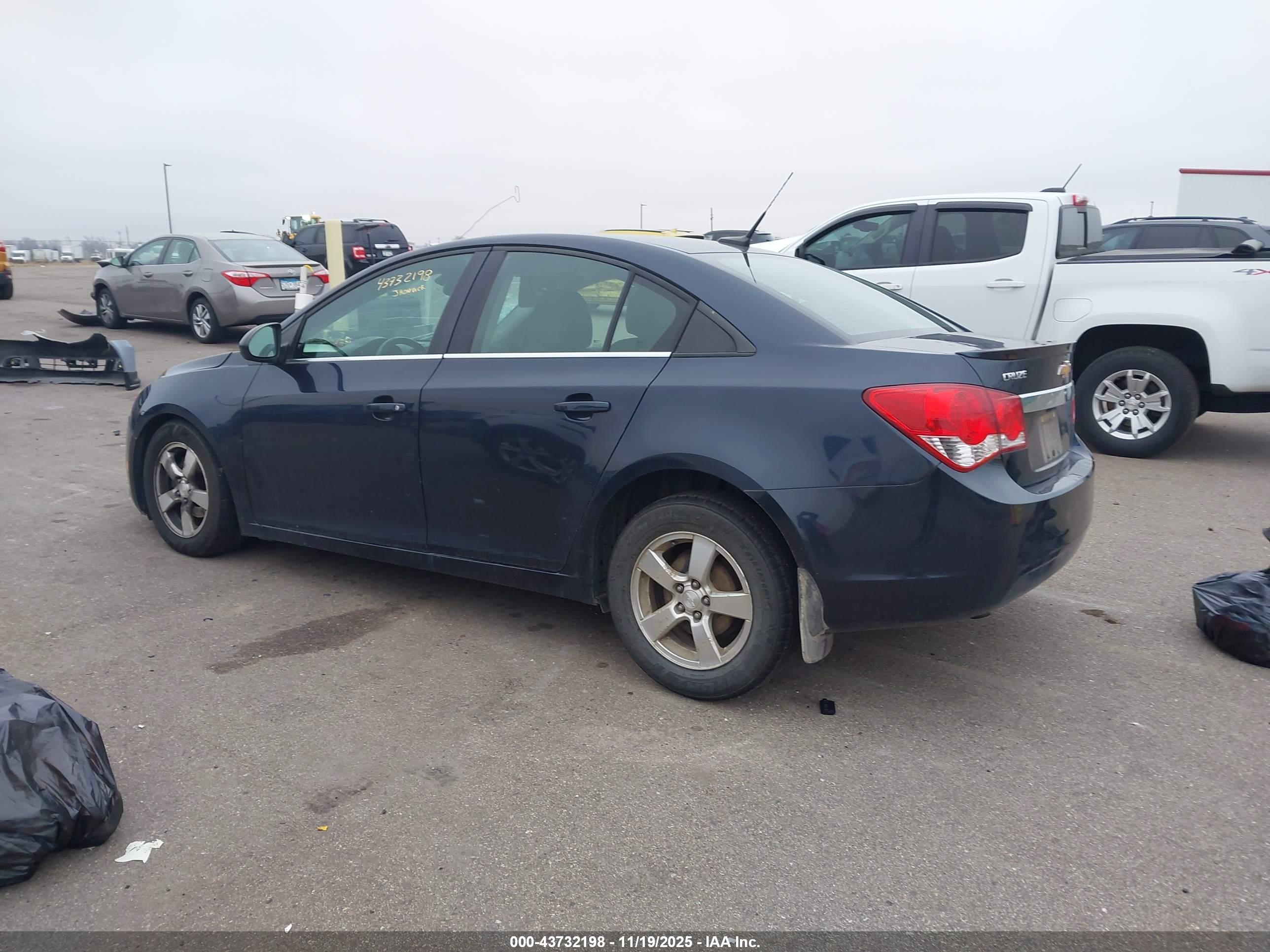 CHEVROLET CRUZE image 3