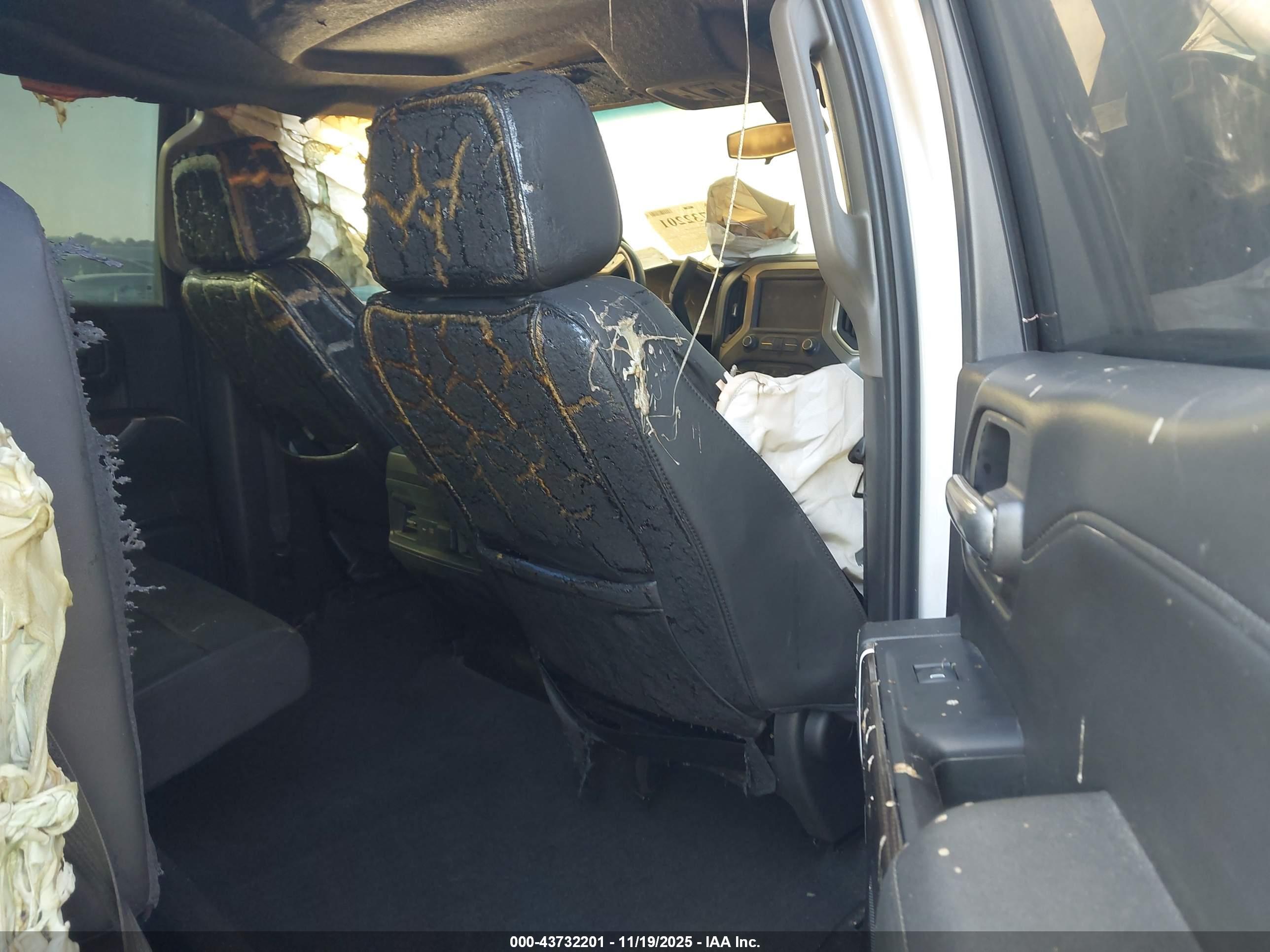 CHEVROLET SILVERADO image 8