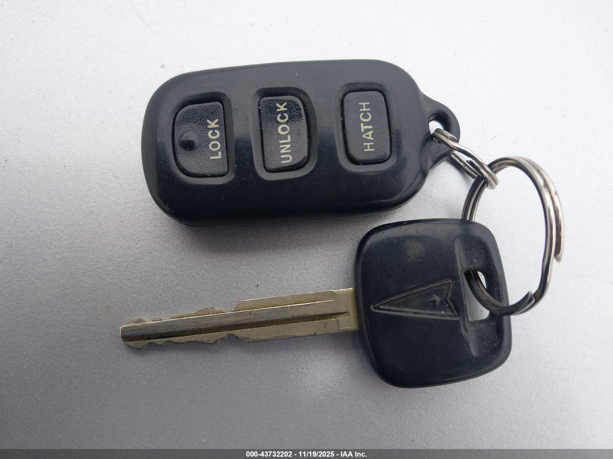 PONTIAC VIBE image 11