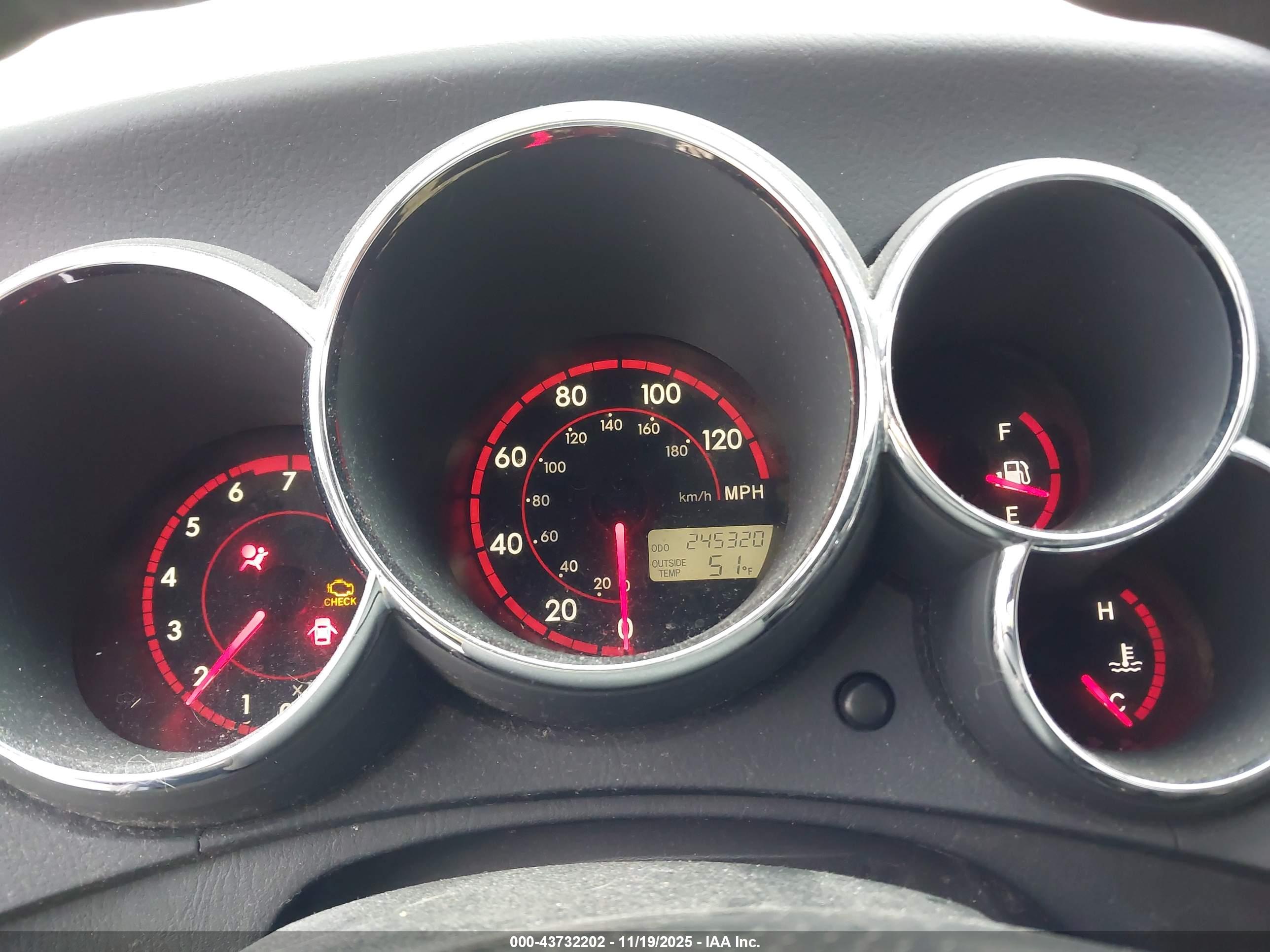 PONTIAC VIBE image 7