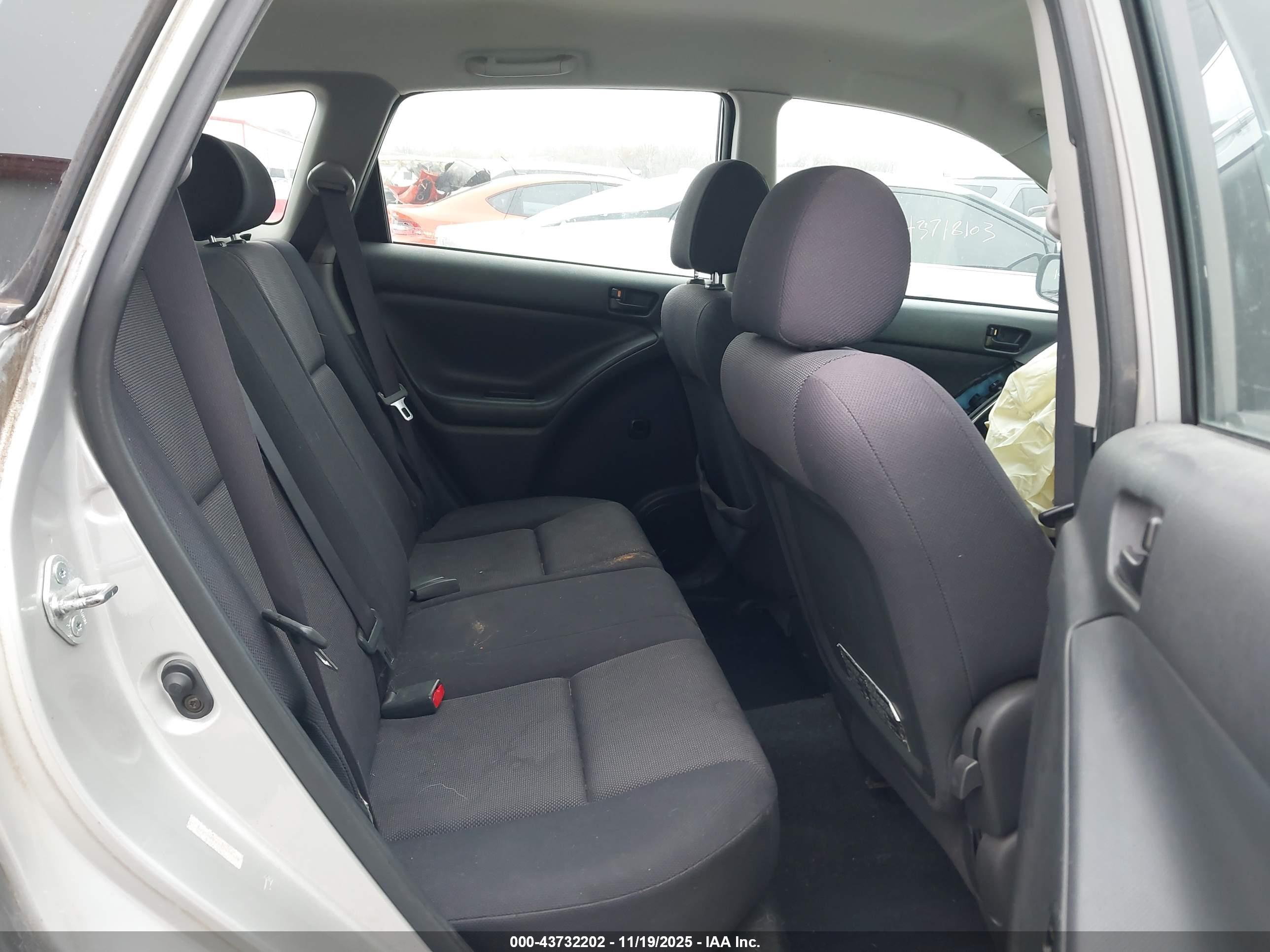 PONTIAC VIBE image 8