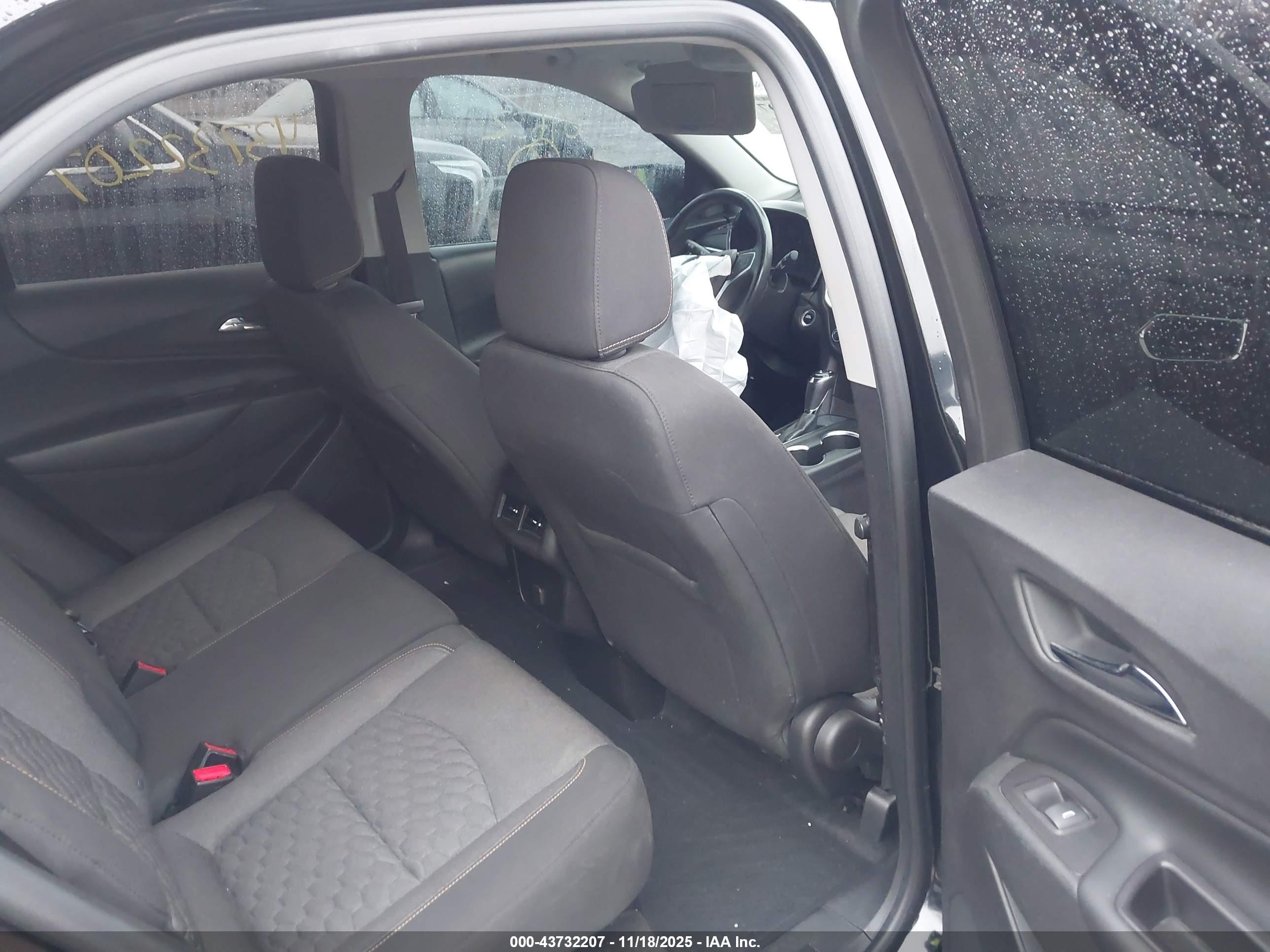 CHEVROLET EQUINOX image 8