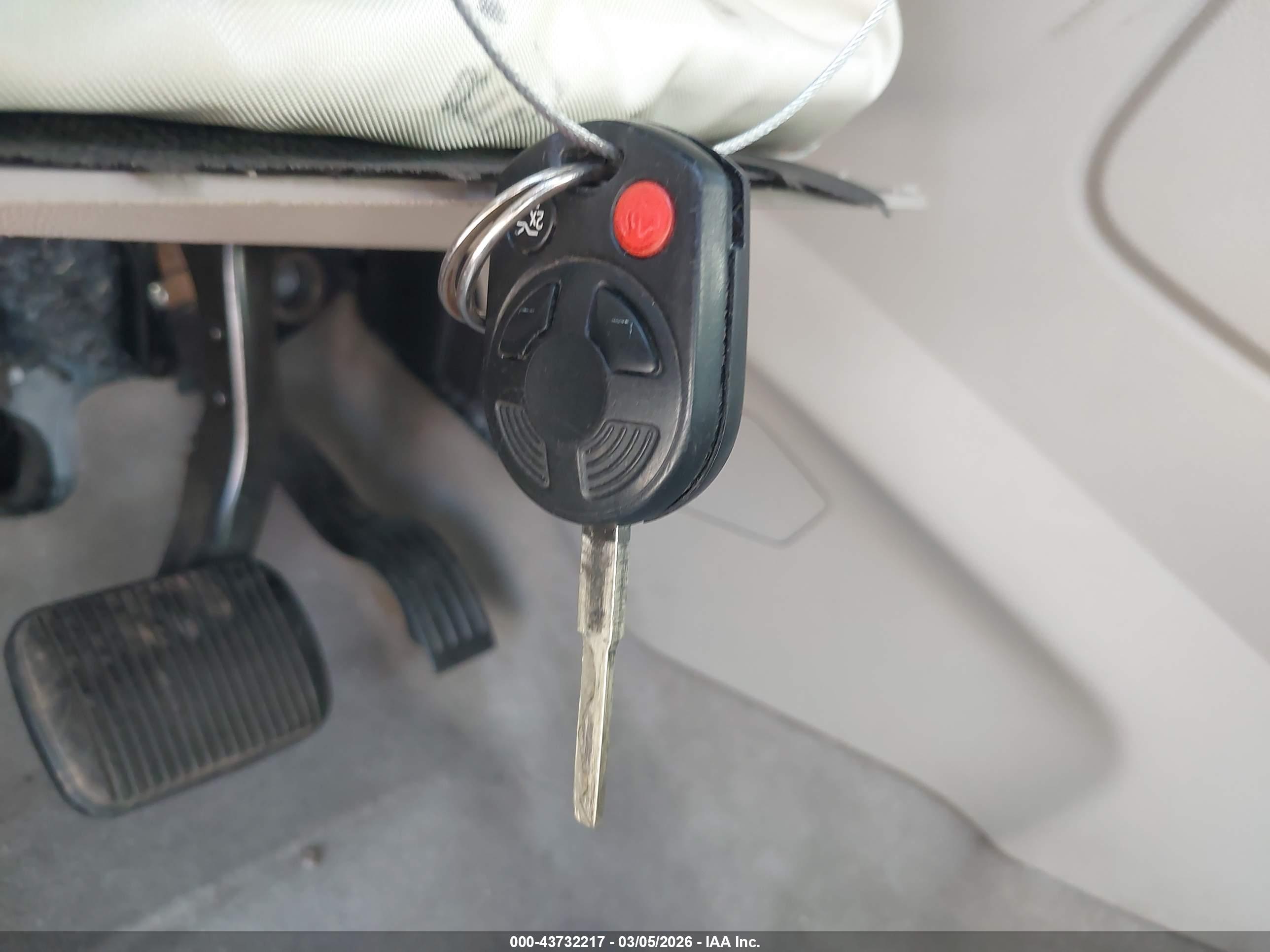 FORD C-MAX image 11