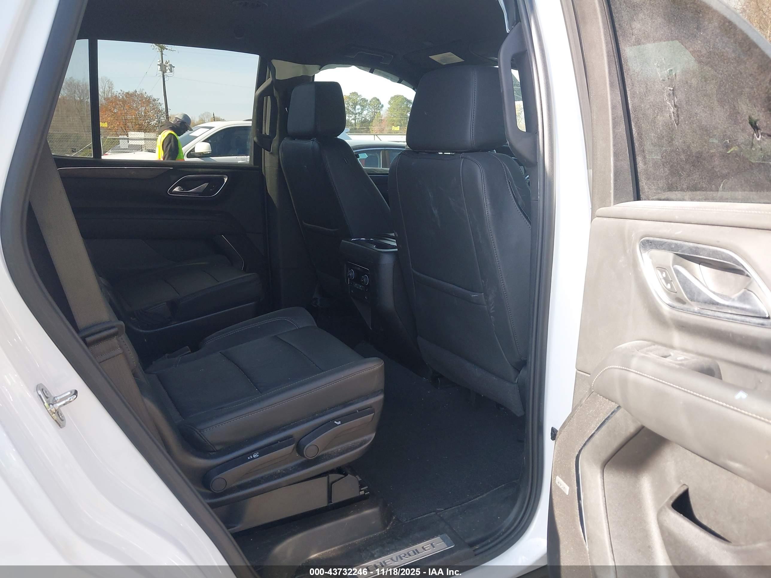 CHEVROLET TAHOE image 8
