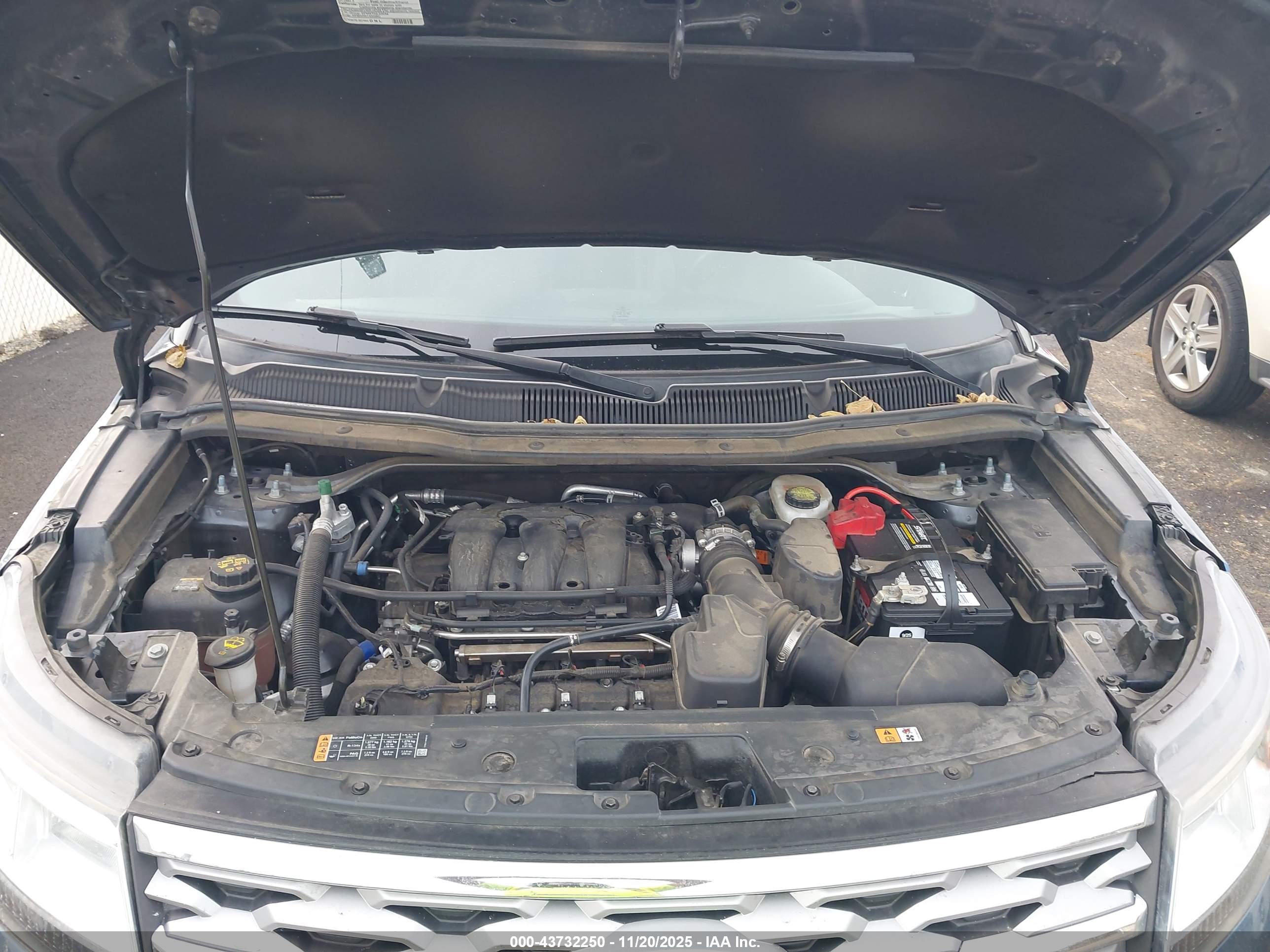 FORD EXPLORER image 10
