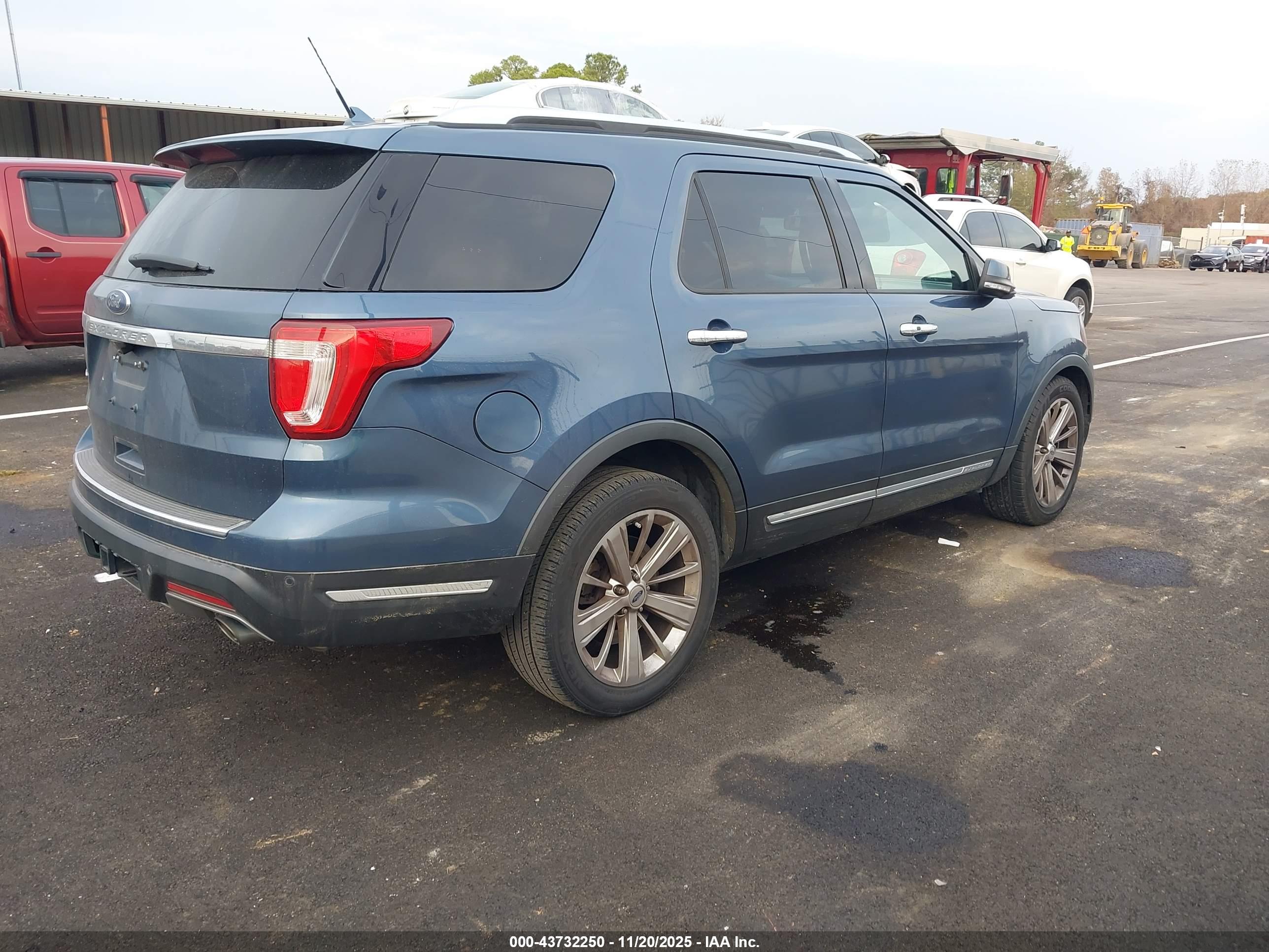 FORD EXPLORER image 4