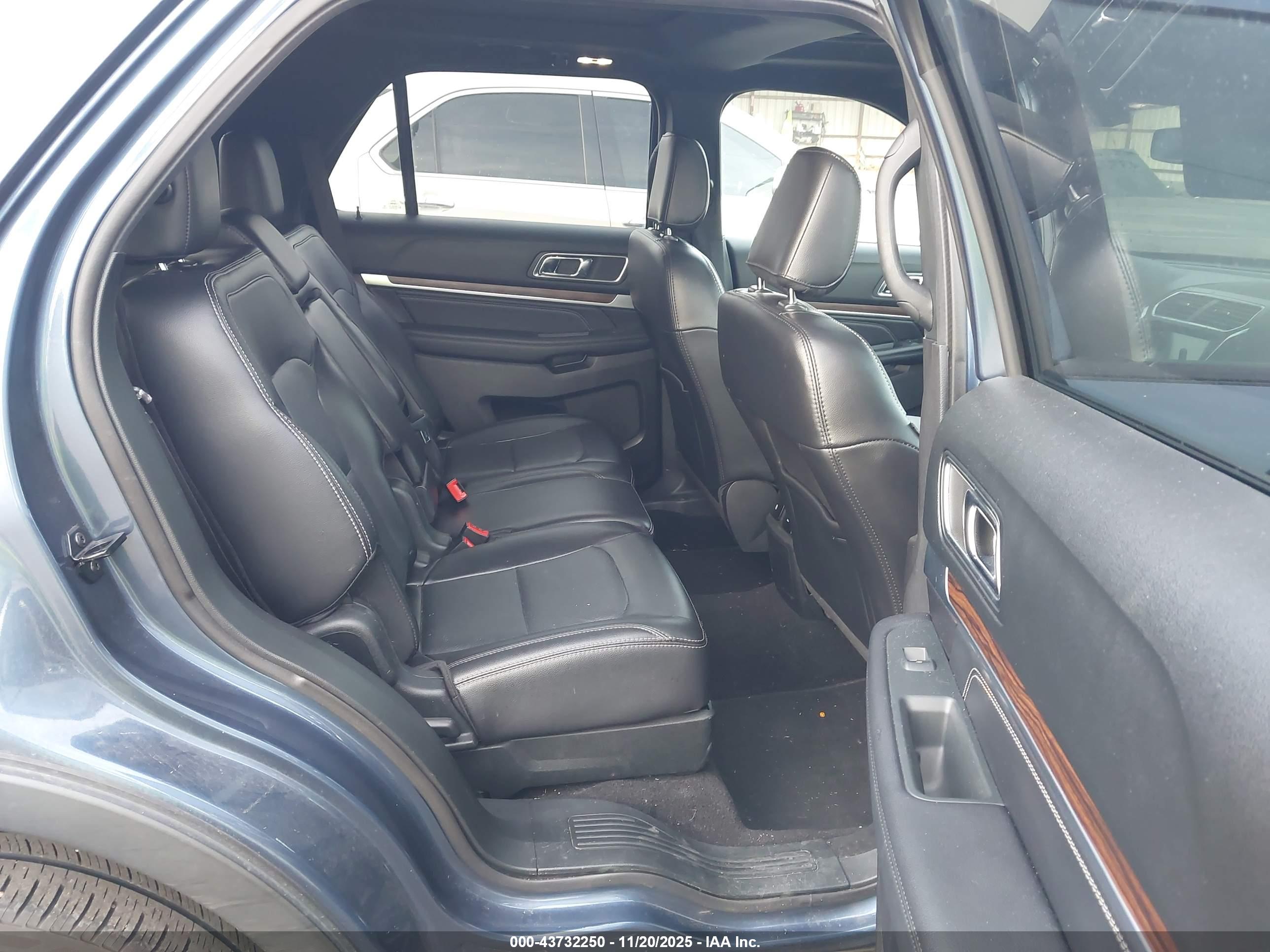 FORD EXPLORER image 8