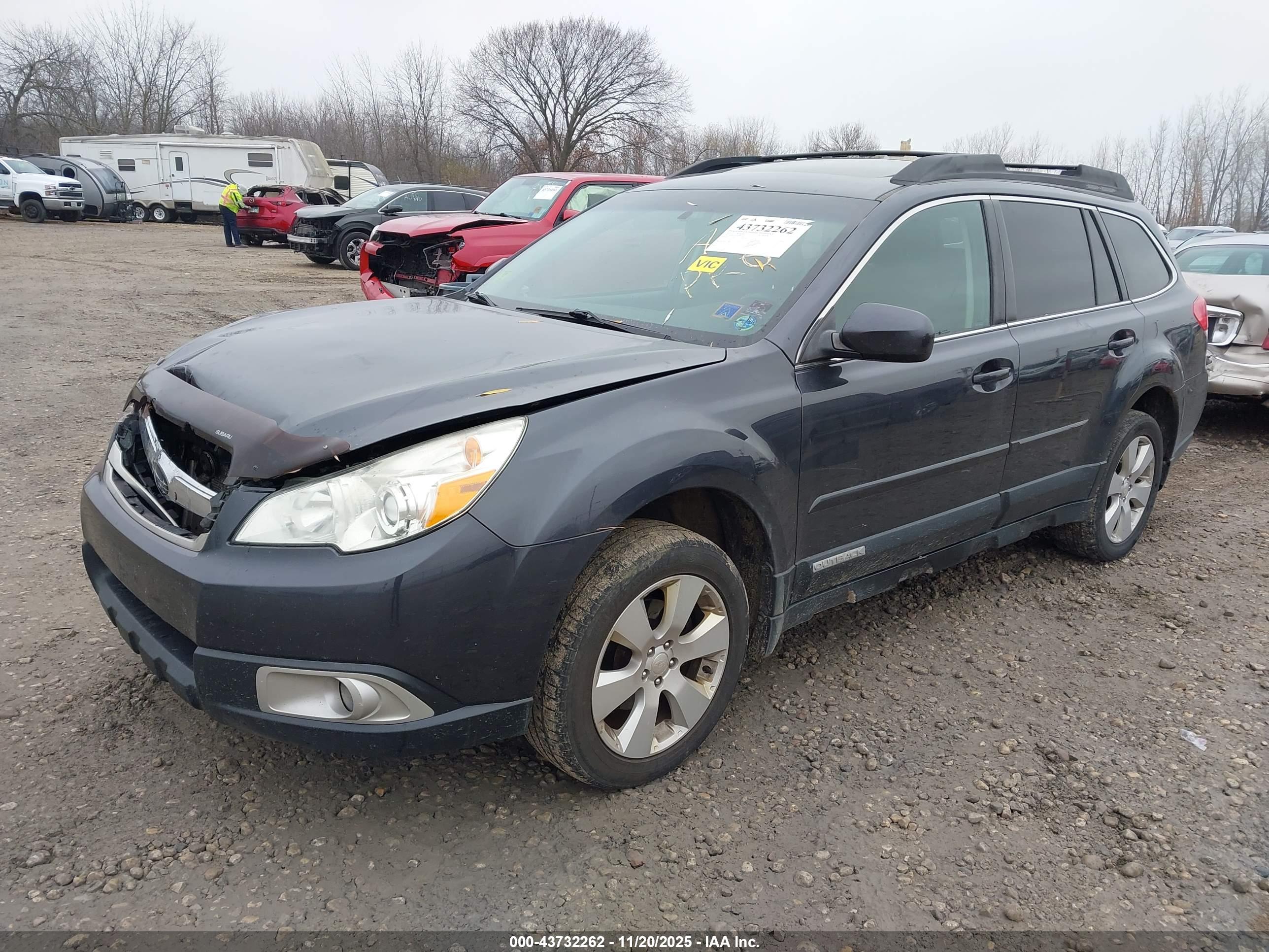 SUBARU OUTBACK image 2