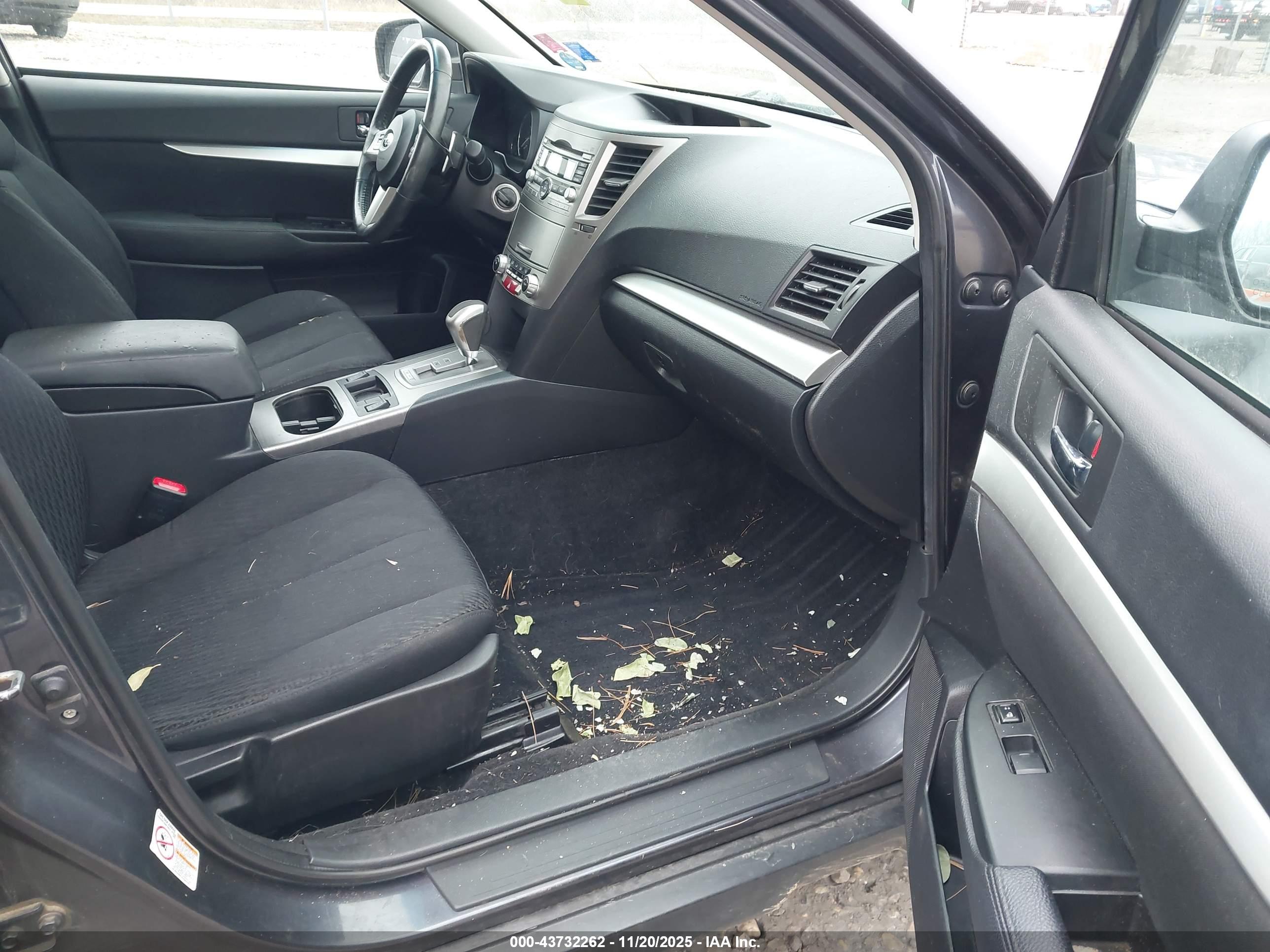 SUBARU OUTBACK image 5