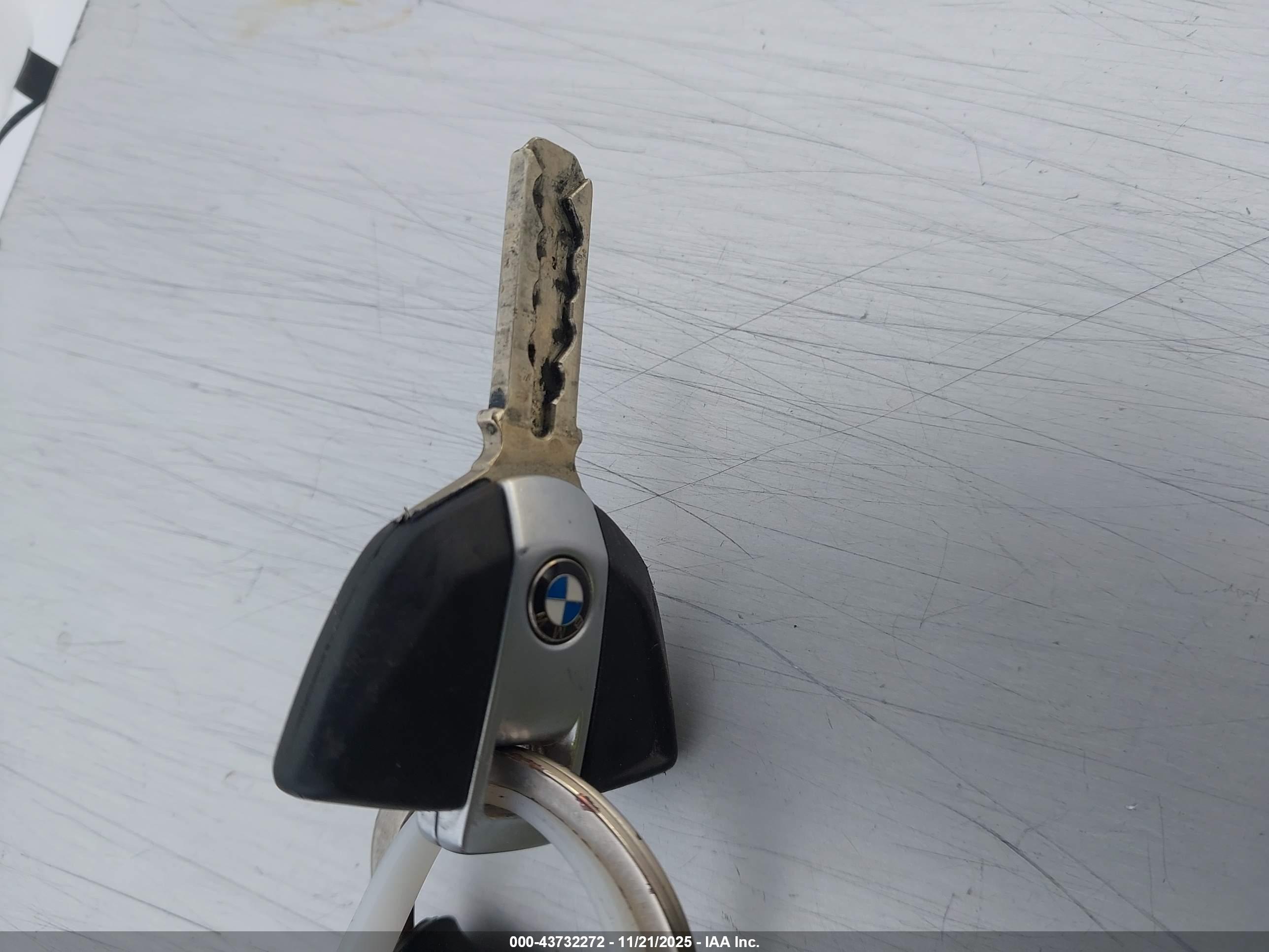 BMW S image 11