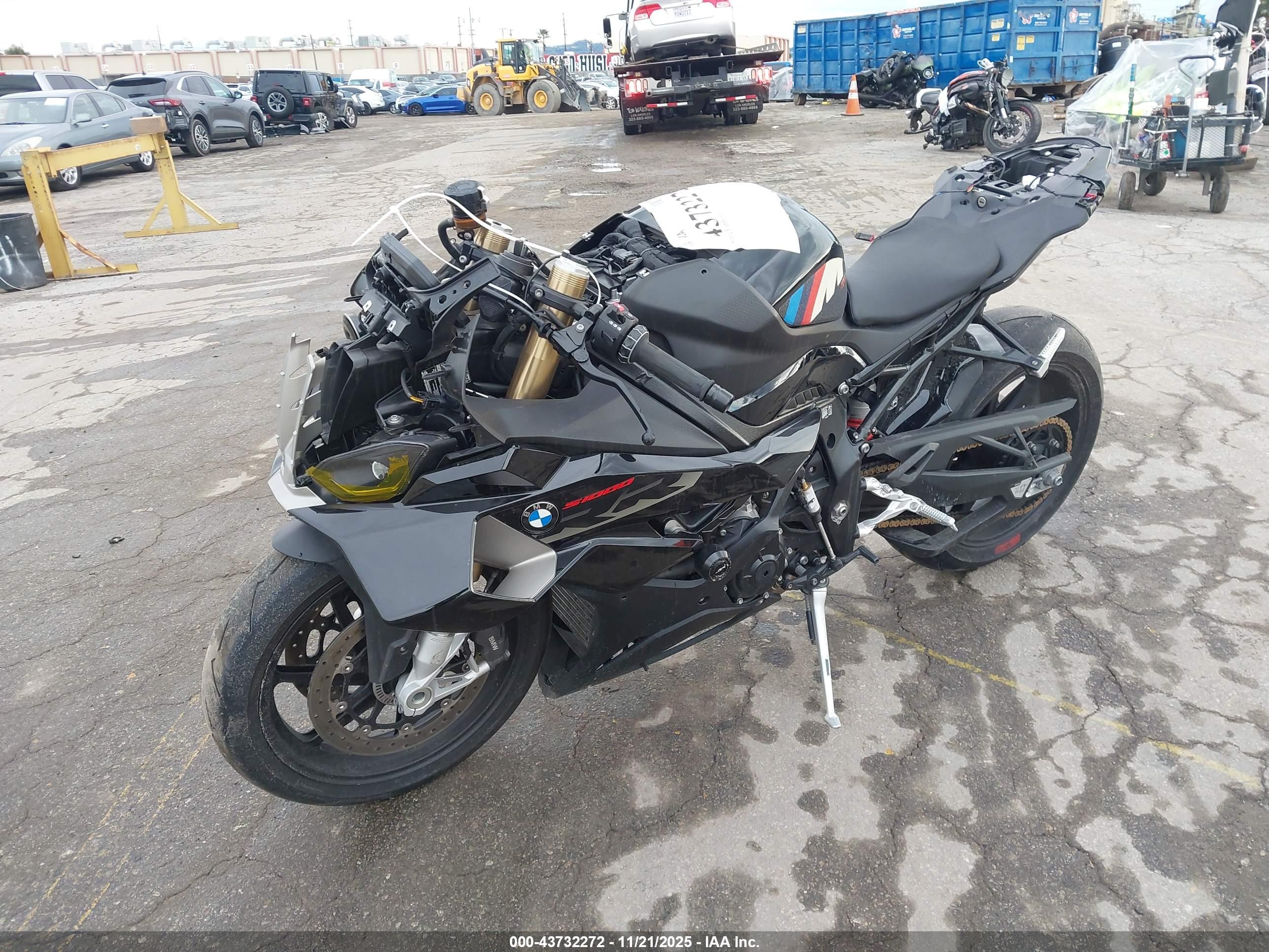 BMW S image 2