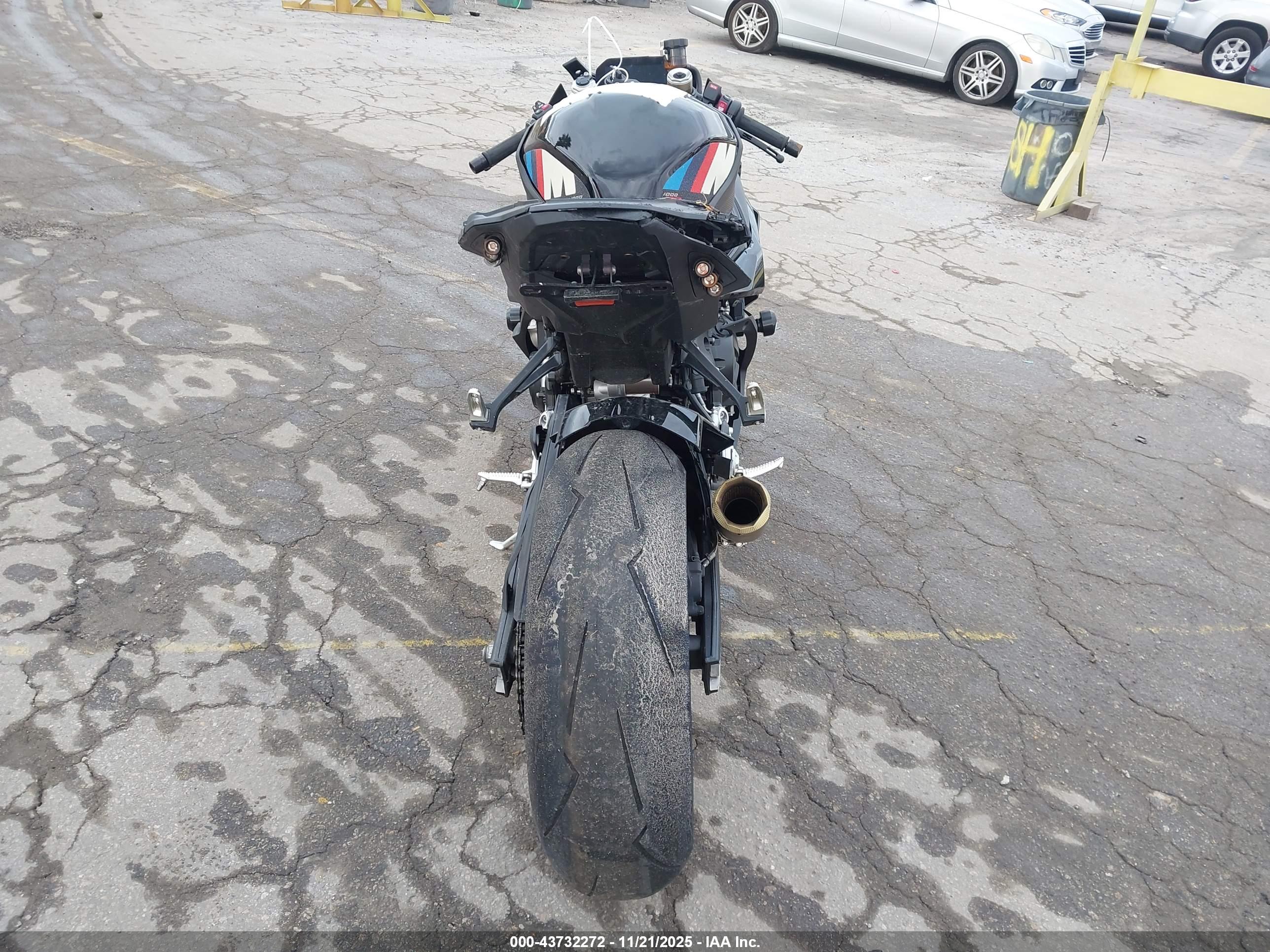 BMW S image 6