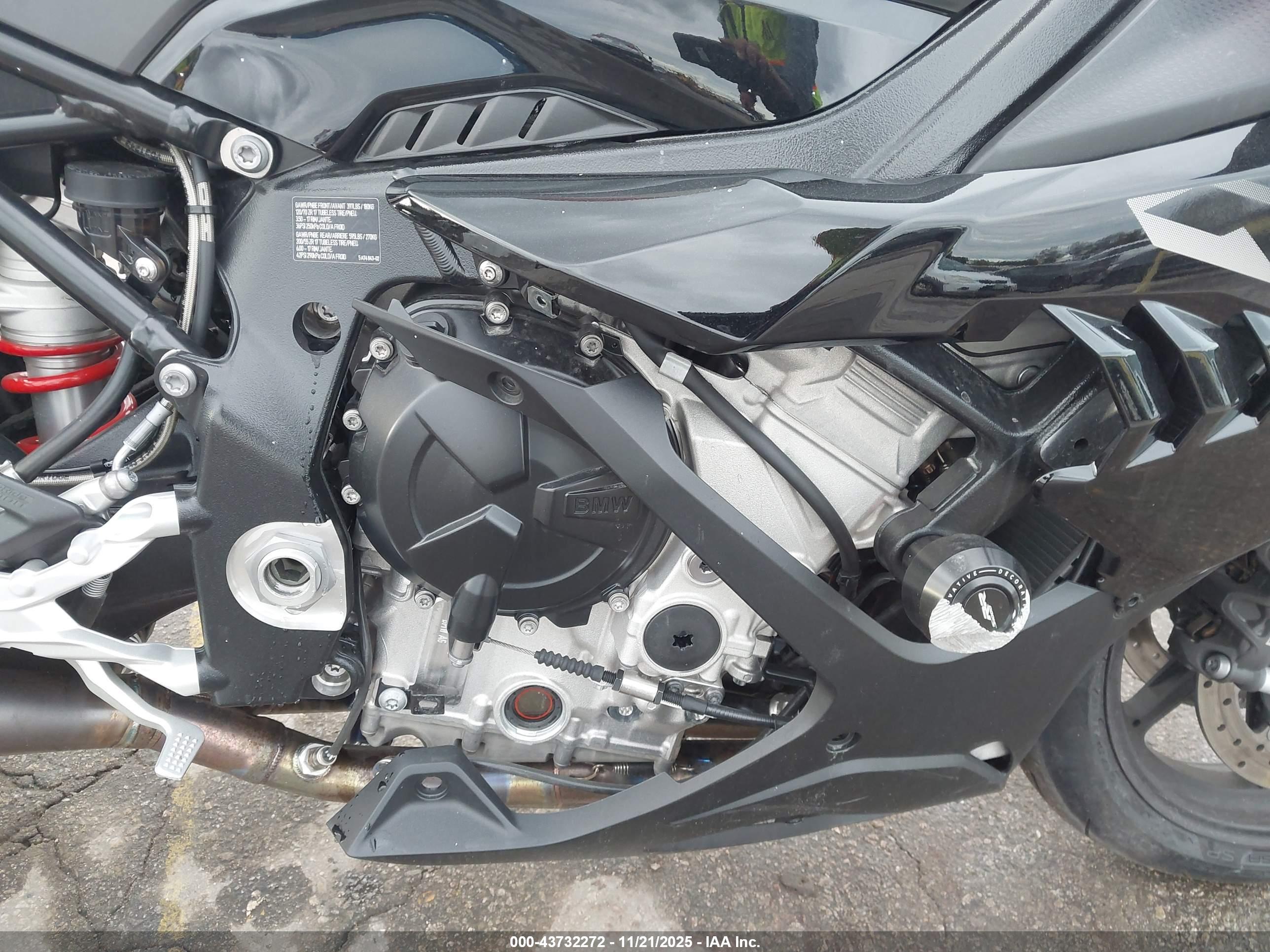 BMW S image 8
