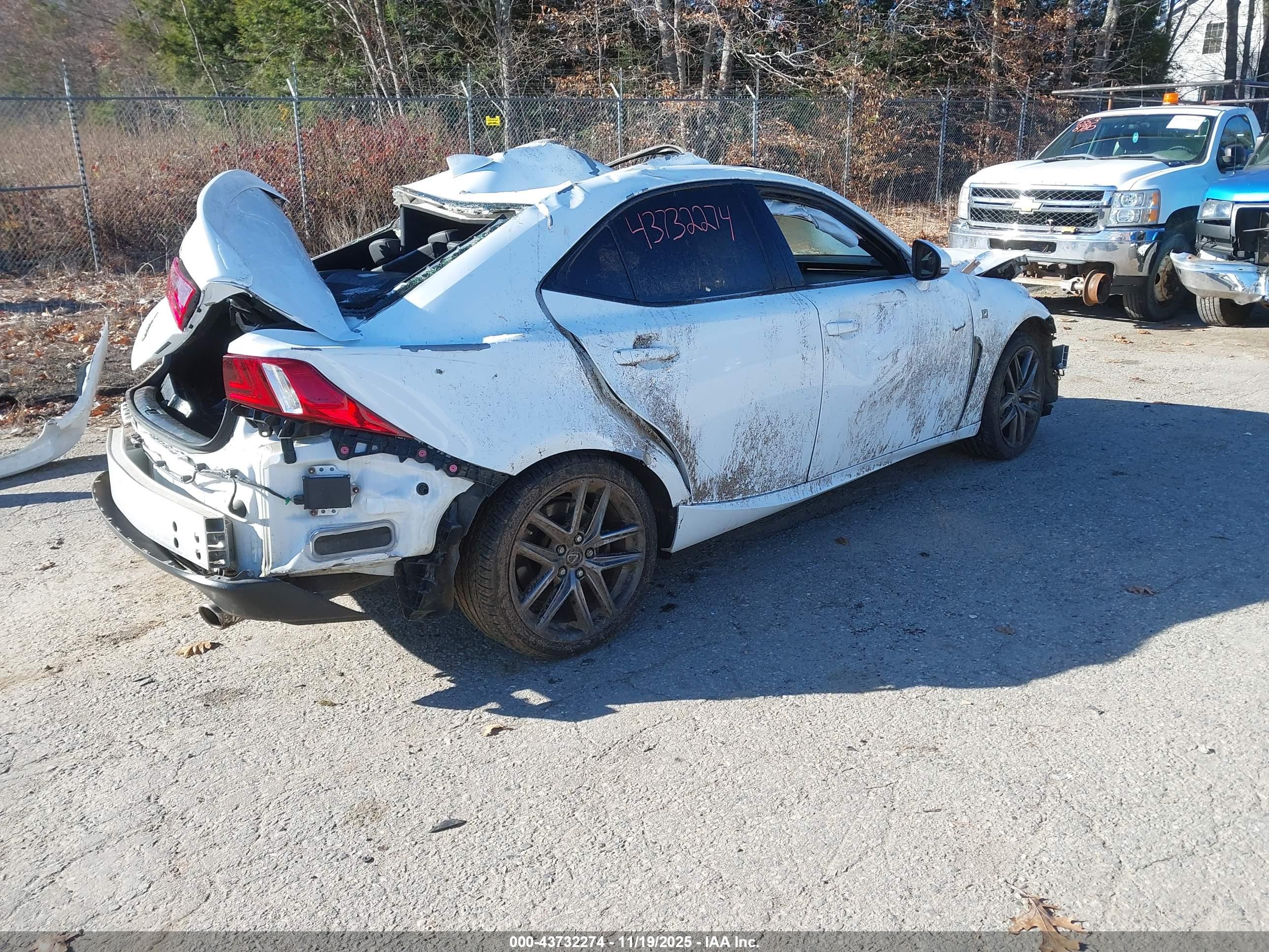 LEXUS IS image 4