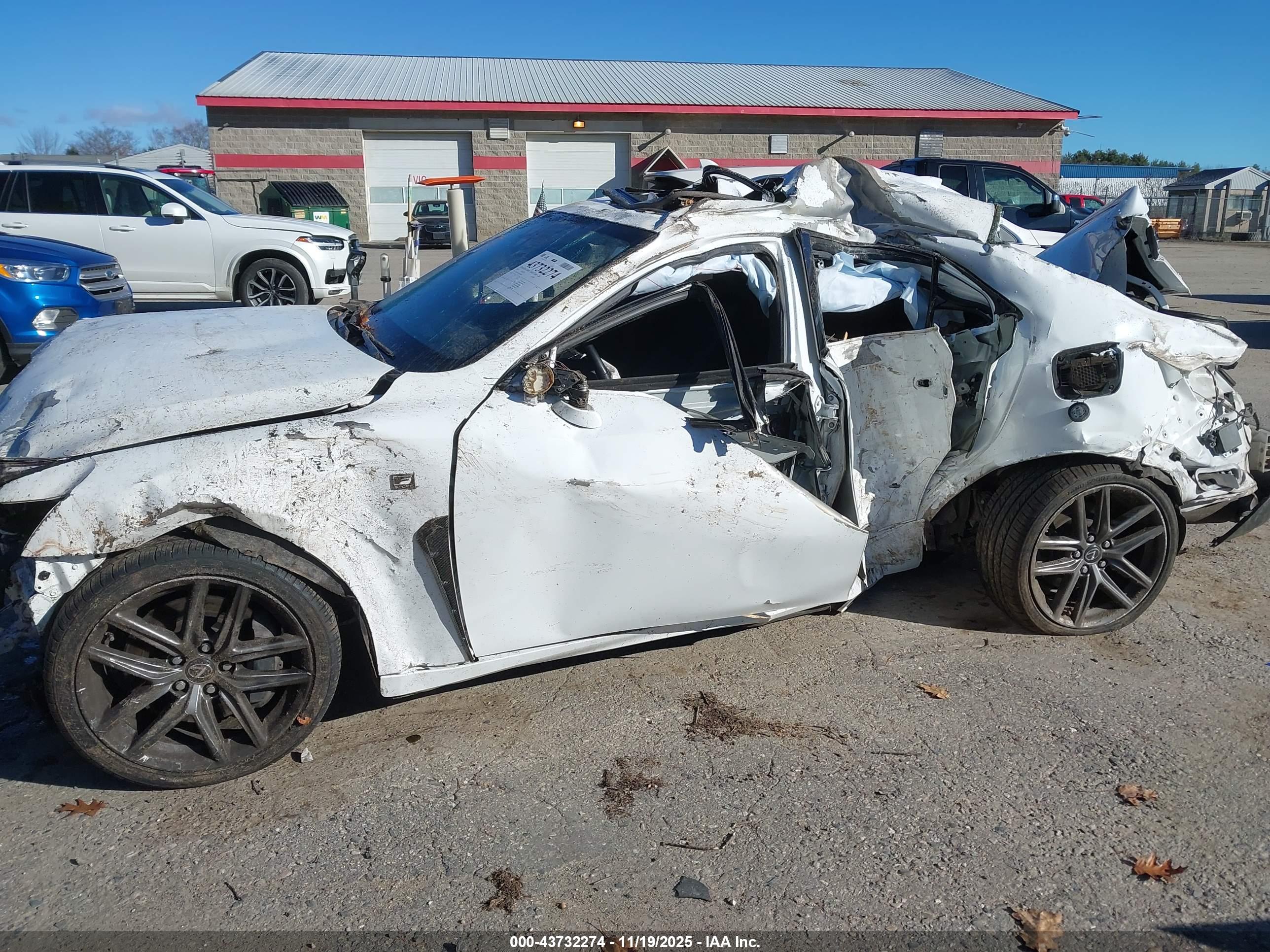 LEXUS IS image 6