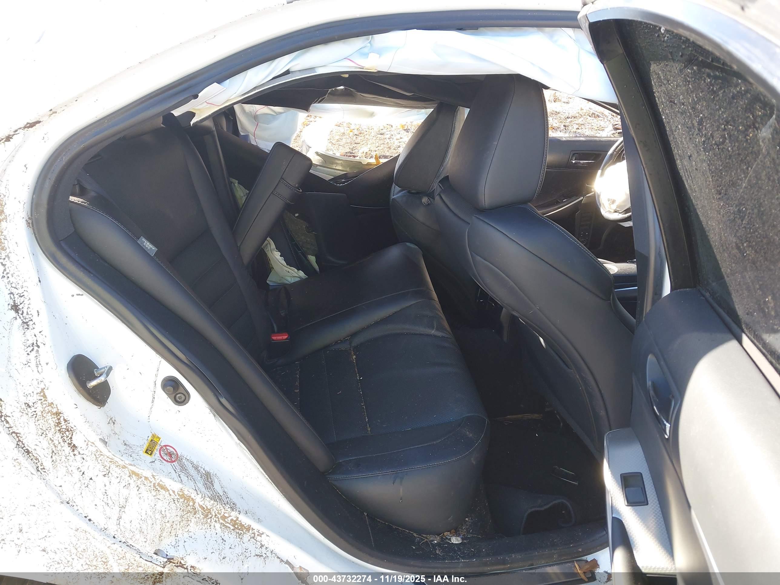 LEXUS IS image 8