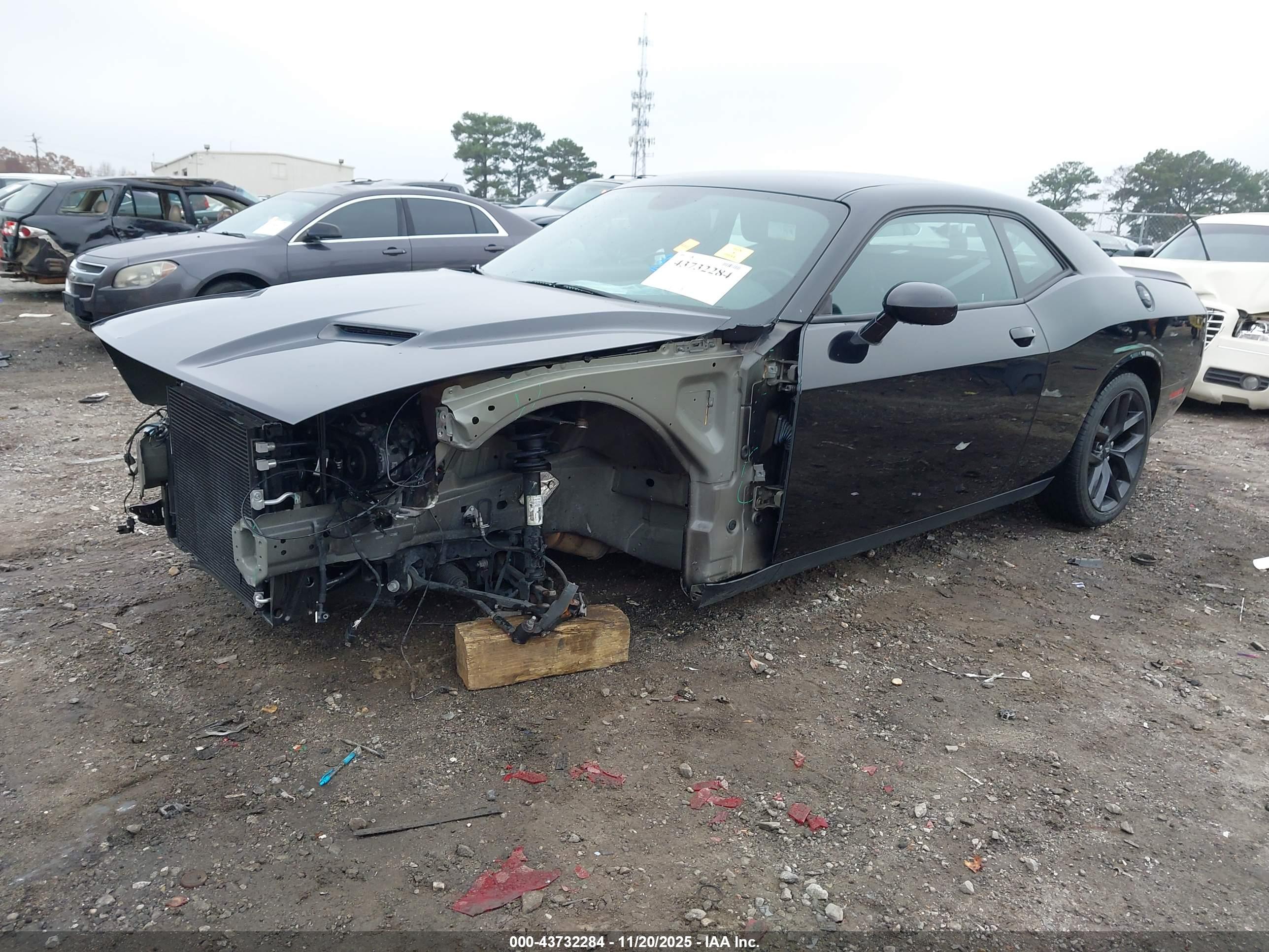 DODGE CHALLENGER image 2