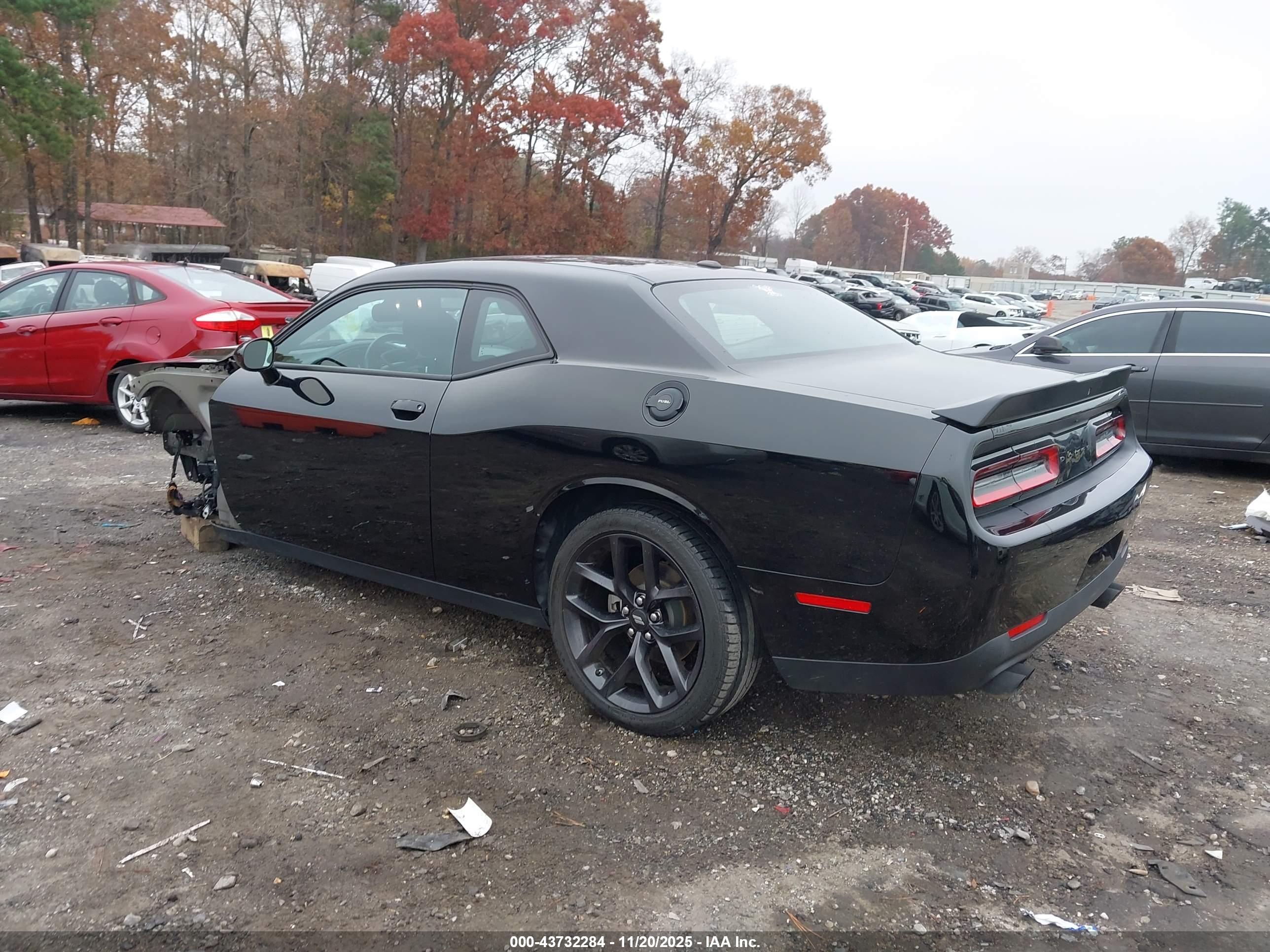 DODGE CHALLENGER image 3
