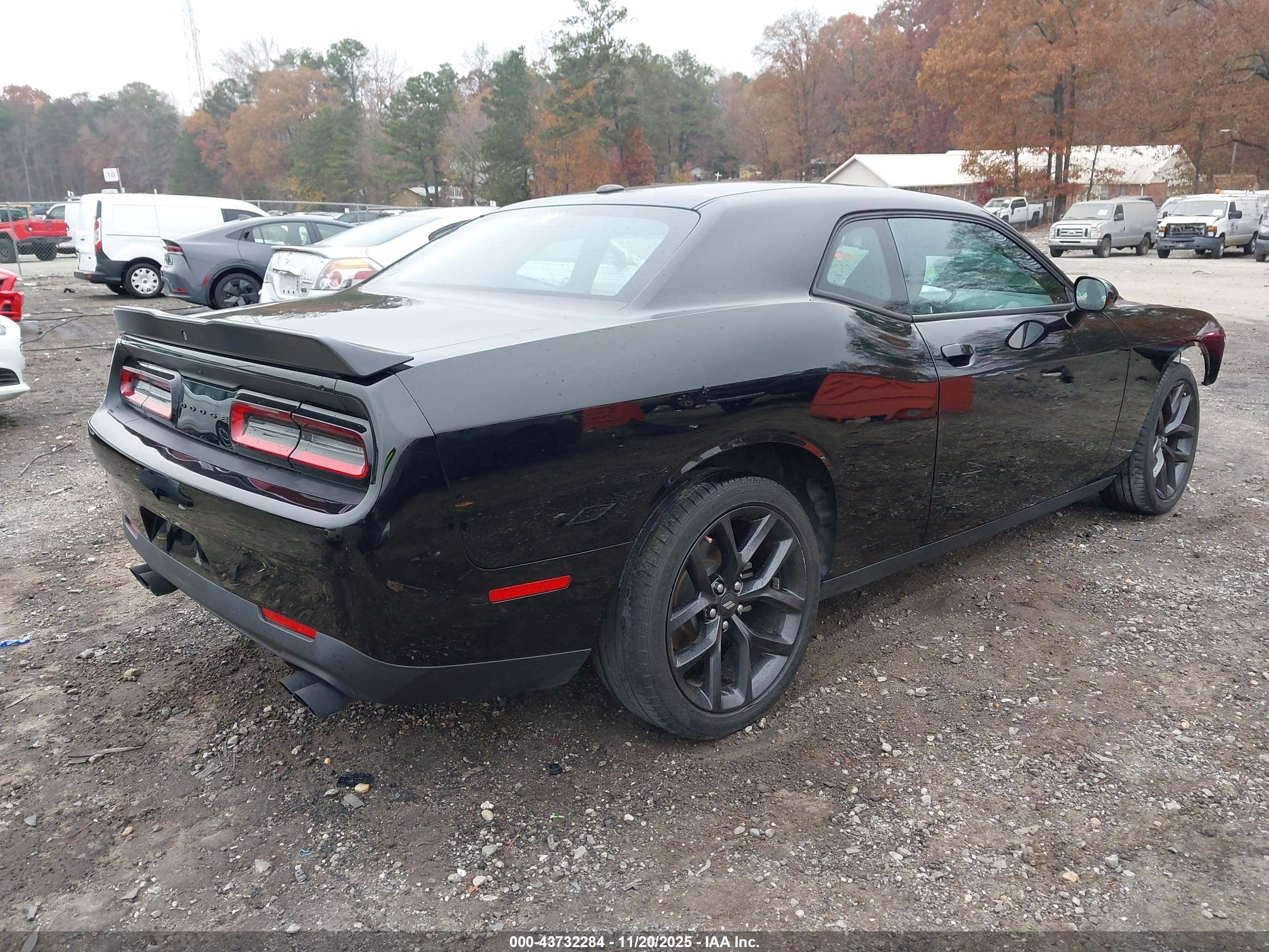 DODGE CHALLENGER image 4