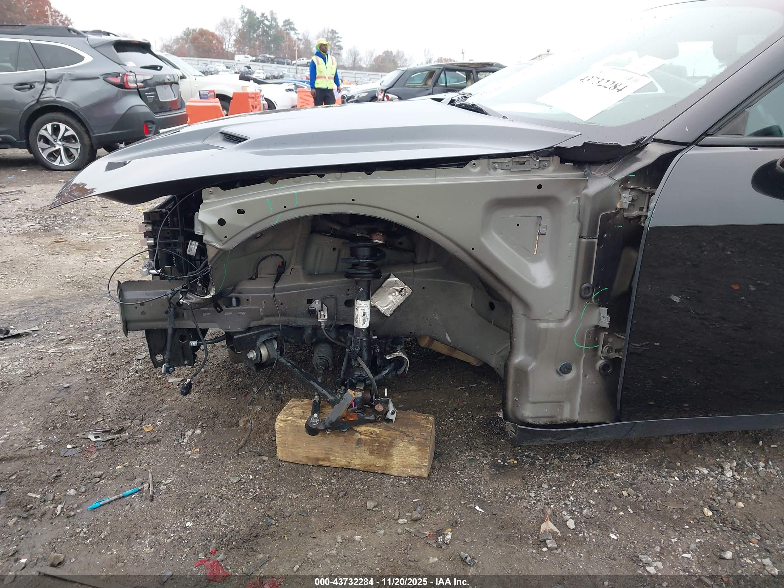 DODGE CHALLENGER image 6