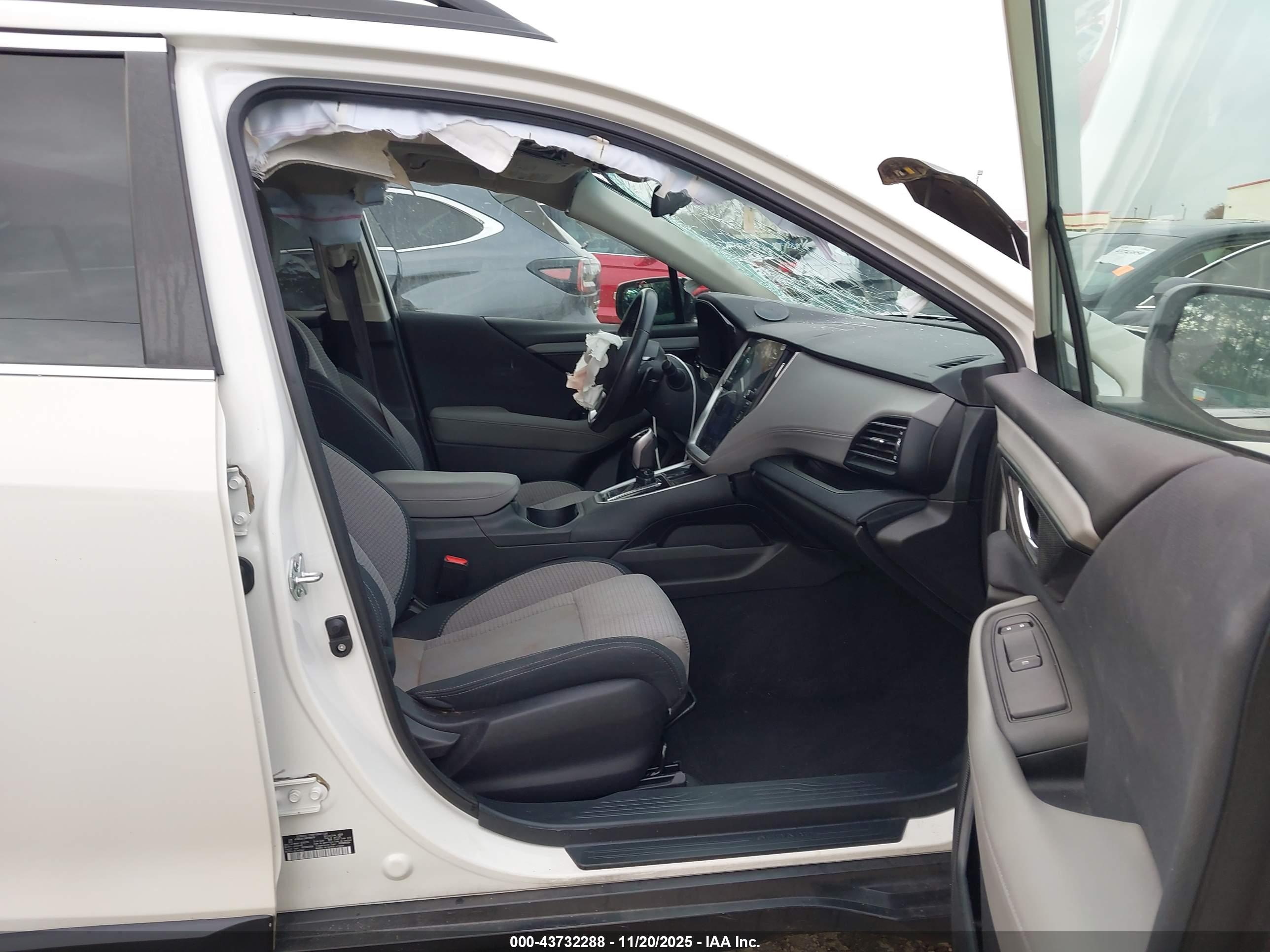SUBARU OUTBACK image 5