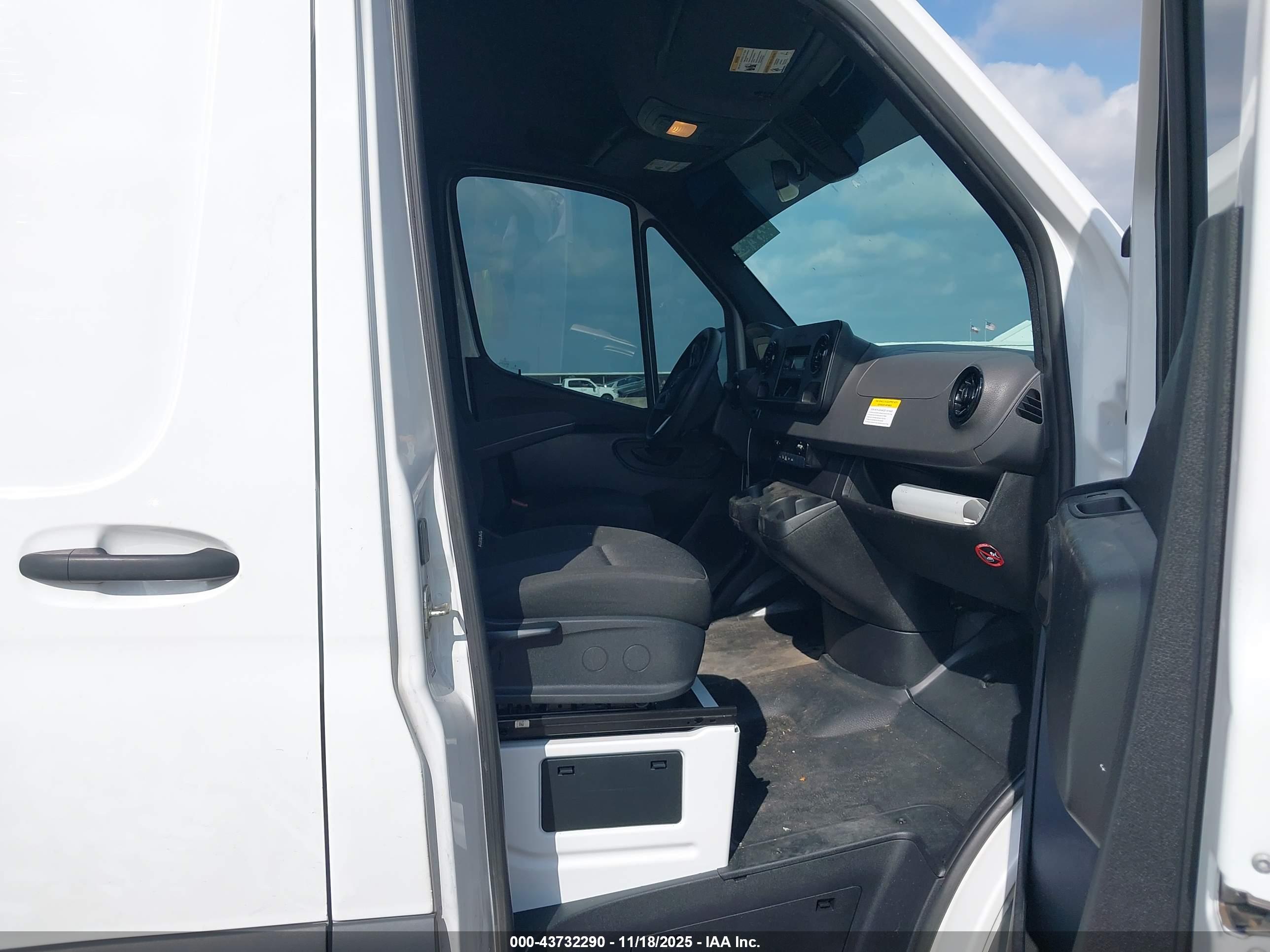 MERCEDES-BENZ SPRINTER image 5