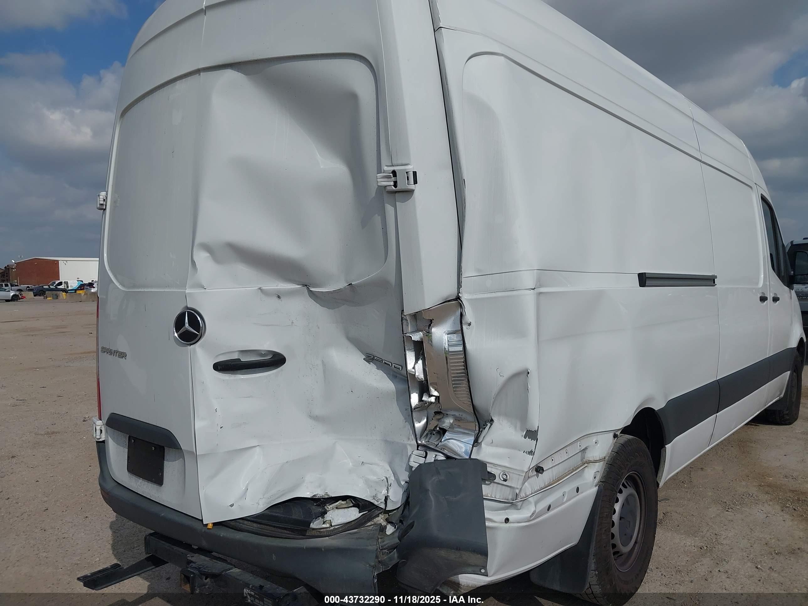 MERCEDES-BENZ SPRINTER image 6
