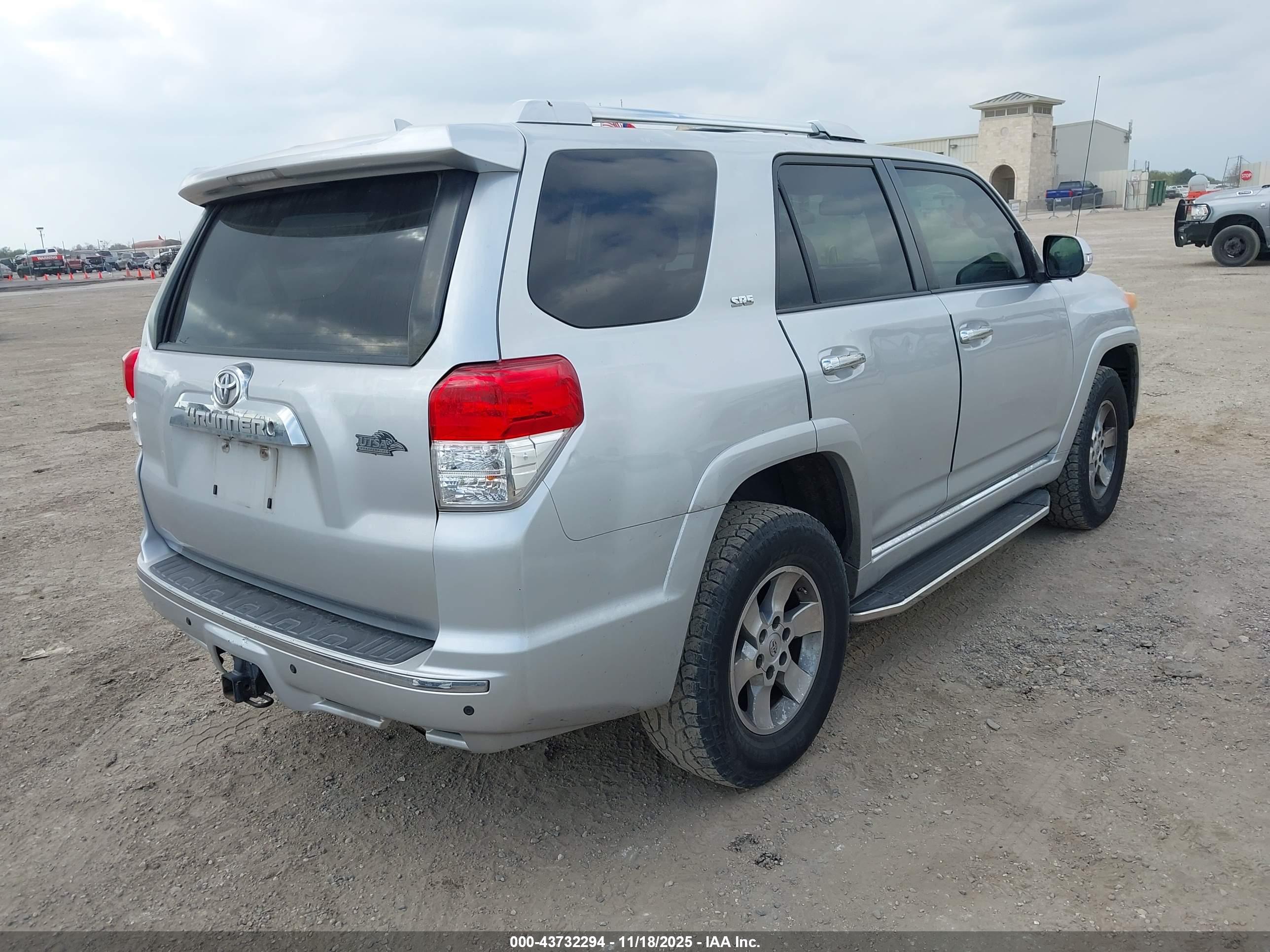 TOYOTA 4RUNNER image 4