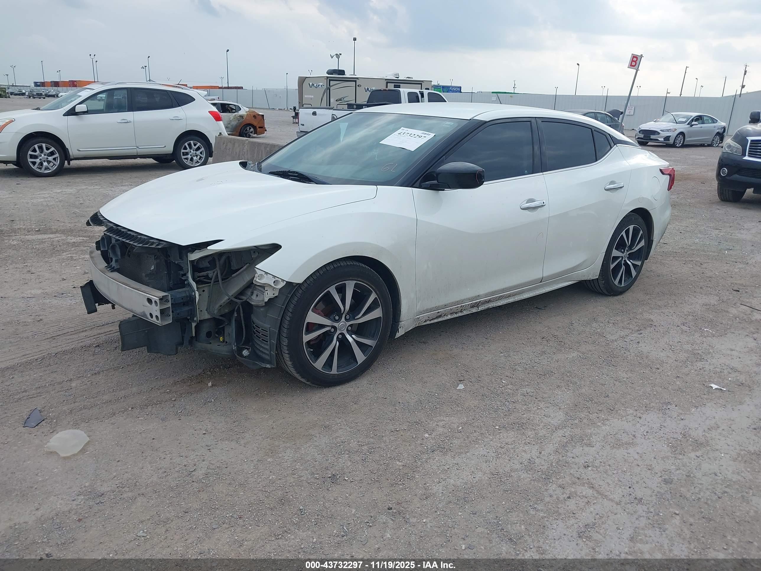NISSAN MAXIMA image 2
