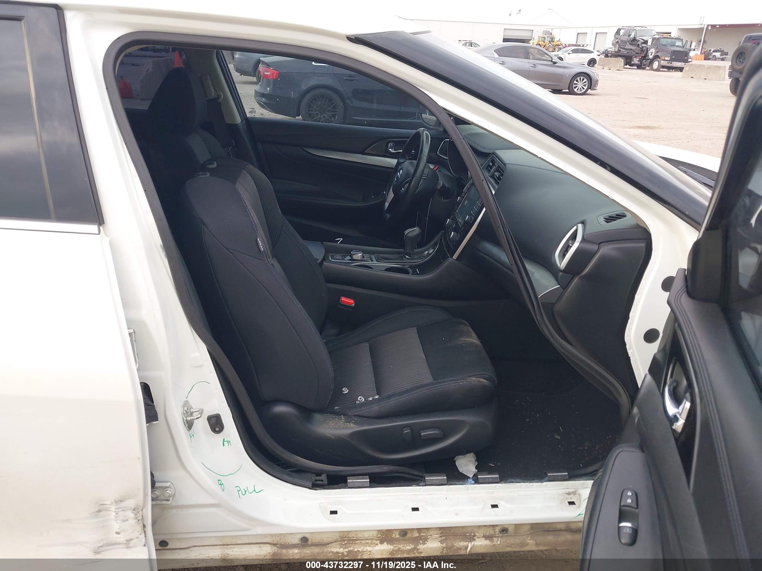 NISSAN MAXIMA image 5