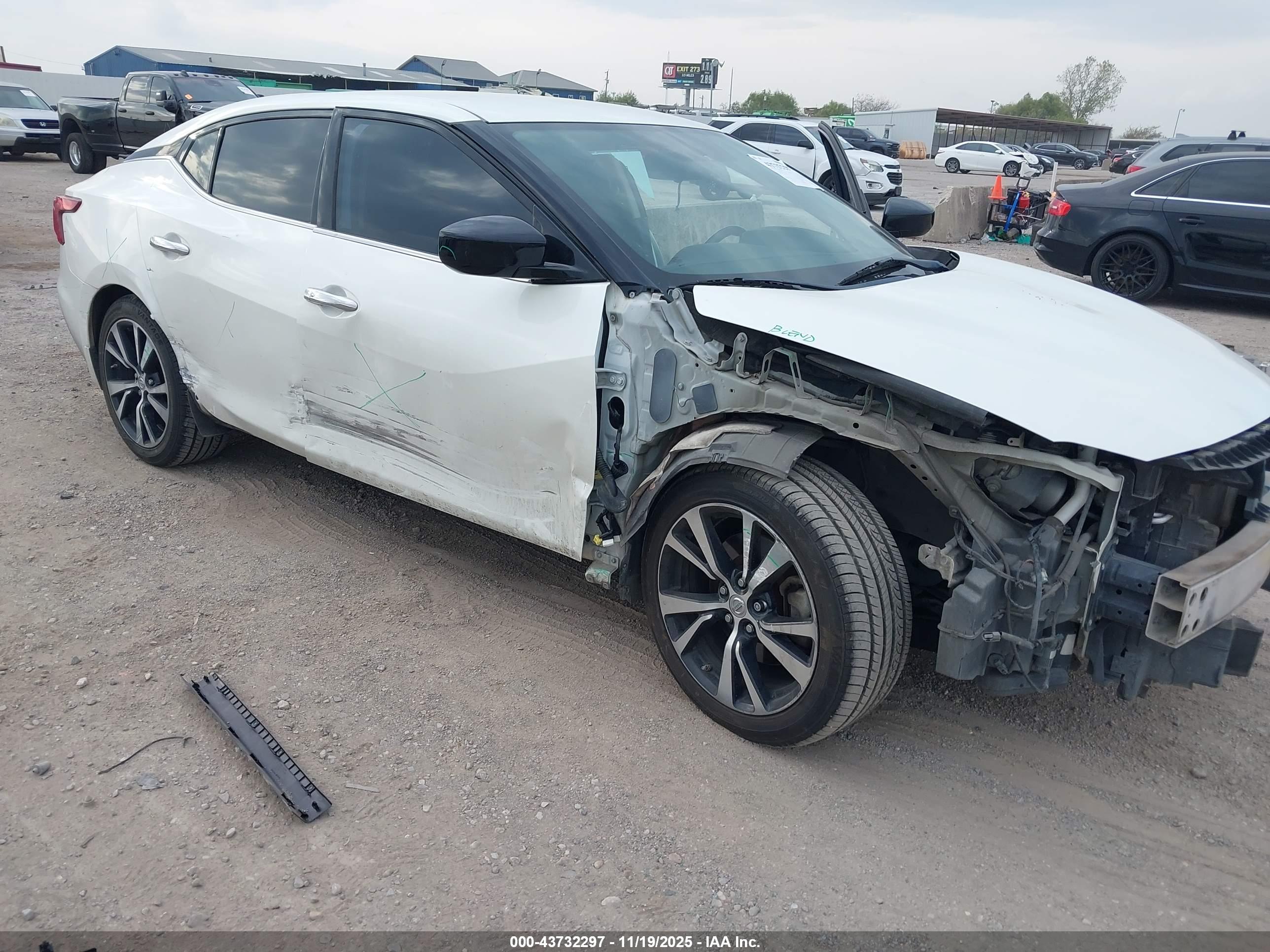 NISSAN MAXIMA image 6