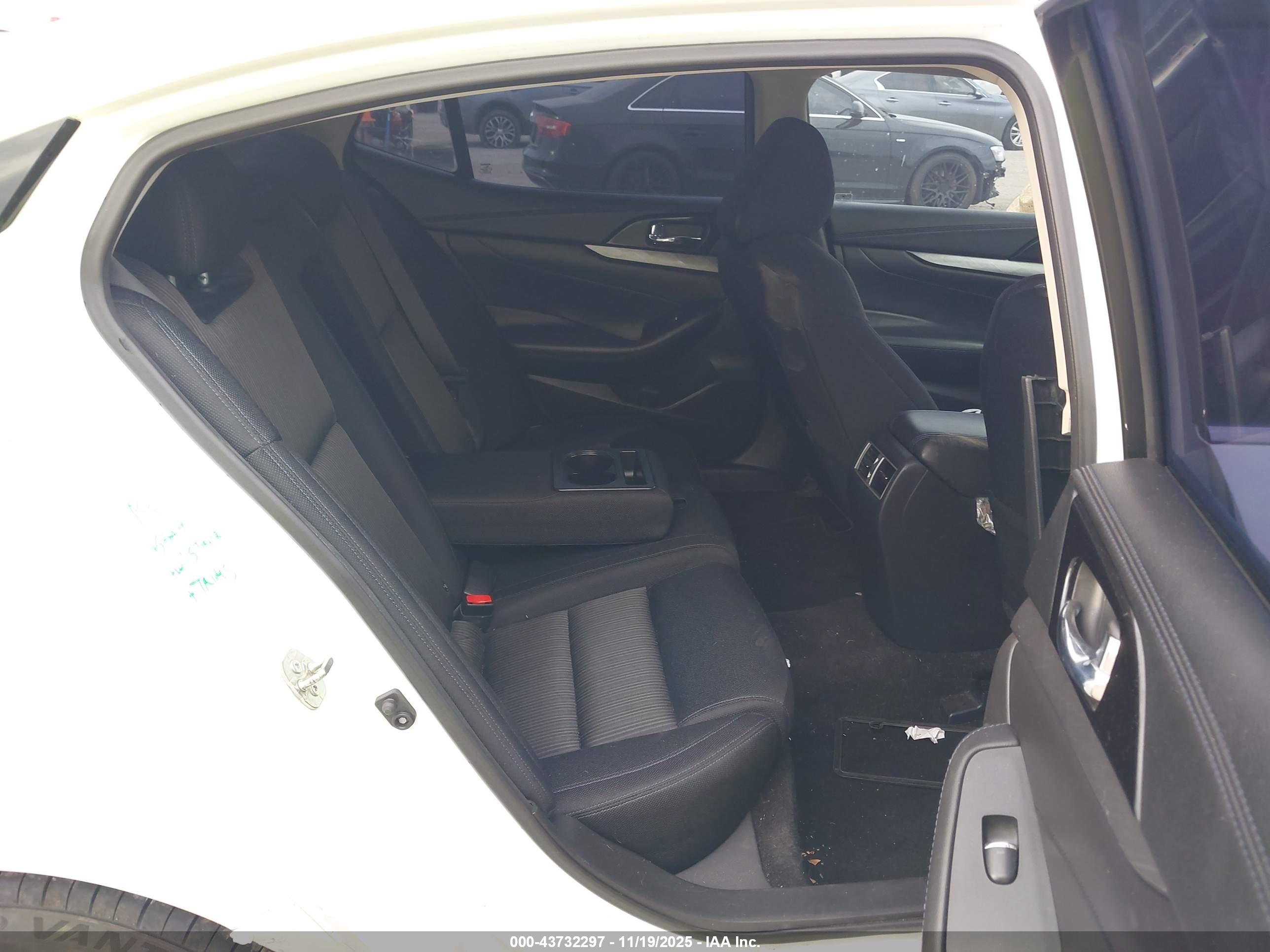 NISSAN MAXIMA image 8