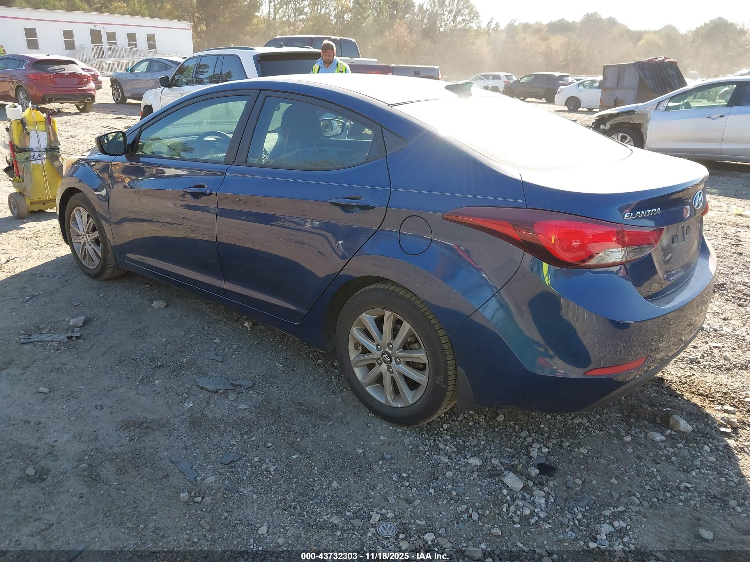 HYUNDAI ELANTRA image 3