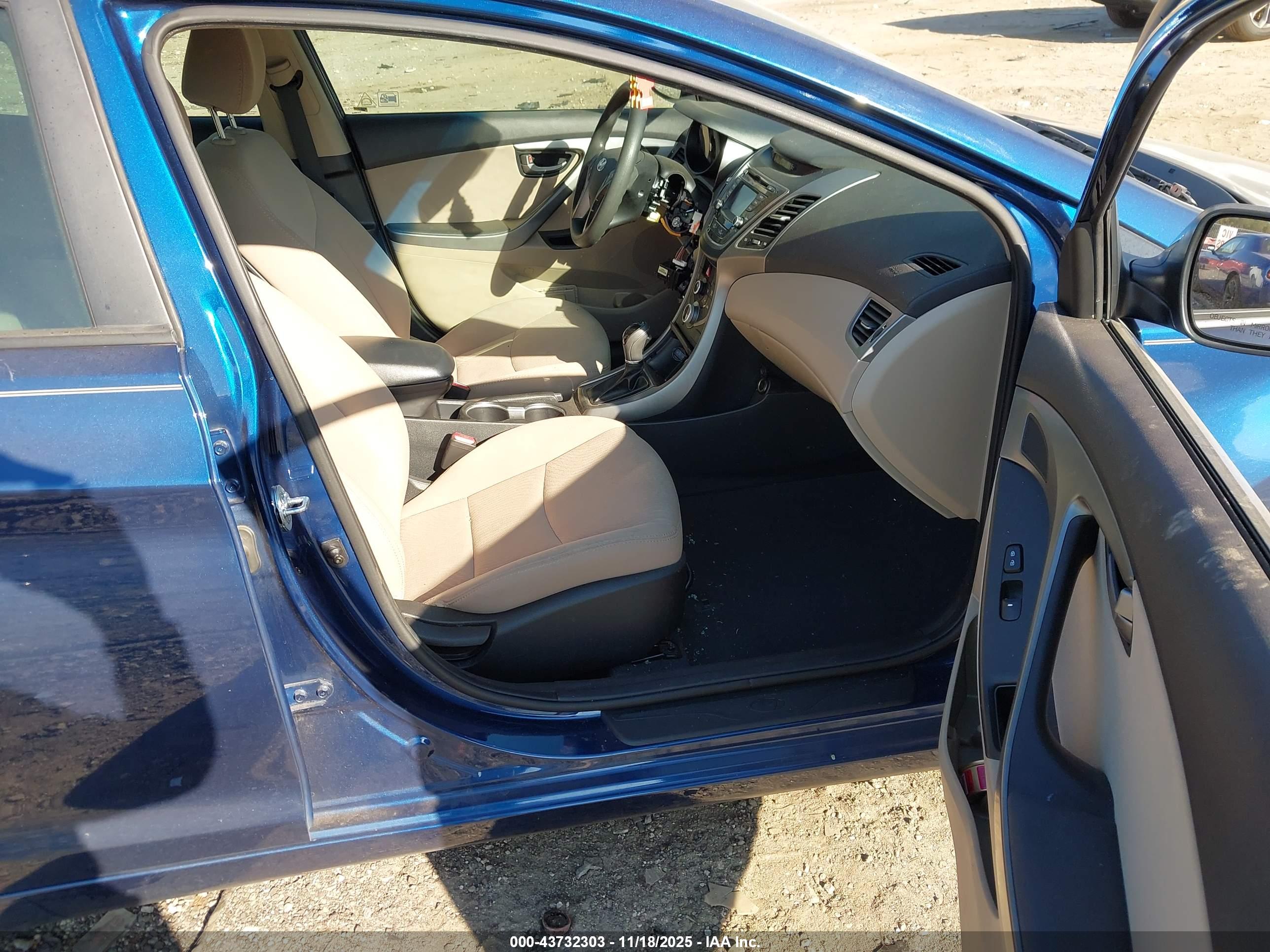 HYUNDAI ELANTRA image 5